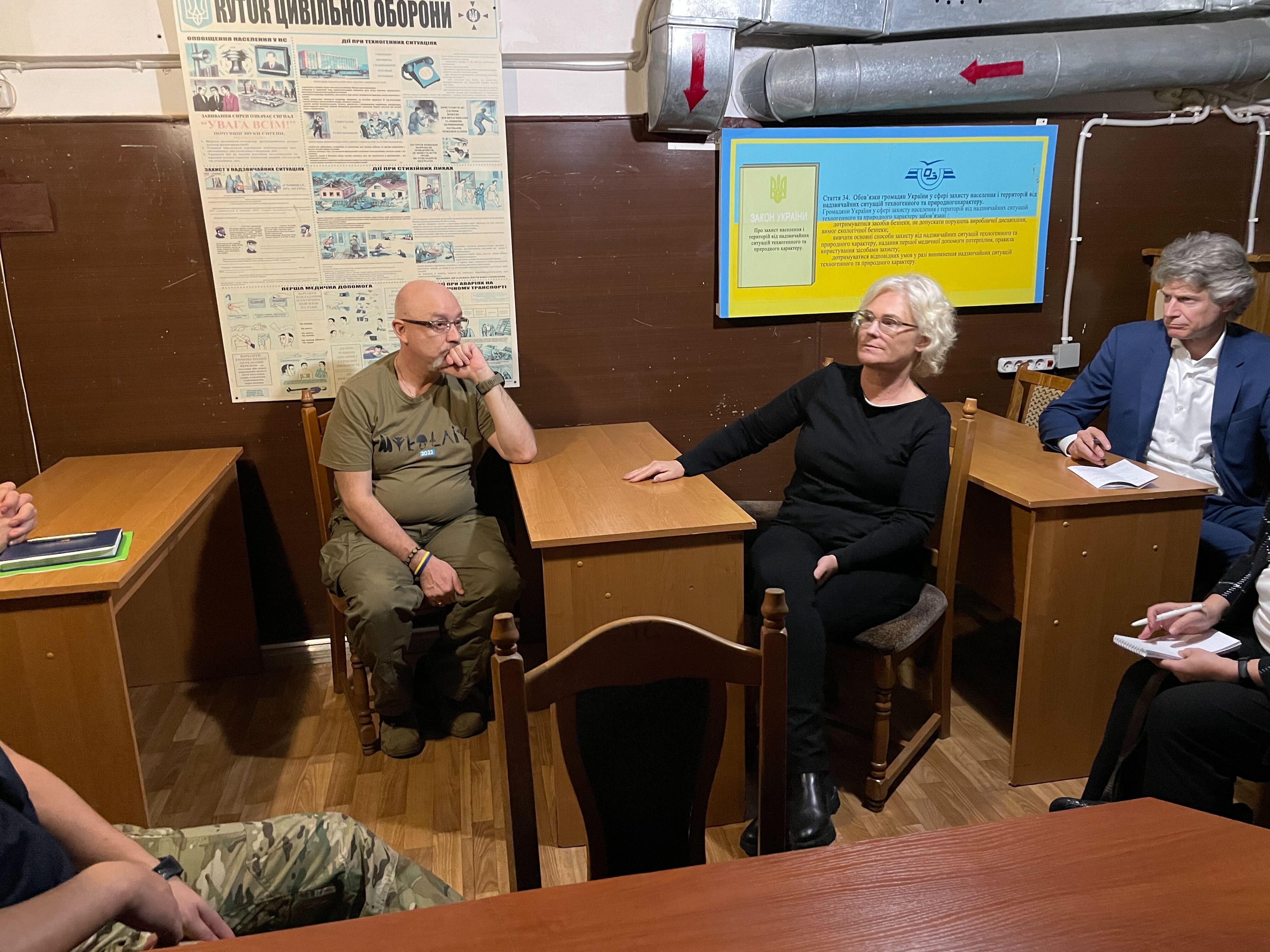 Image - Schock-Moment bei Ukraine-Besuch: Lambrecht muss wegen Luftschutzalarm in Bunker