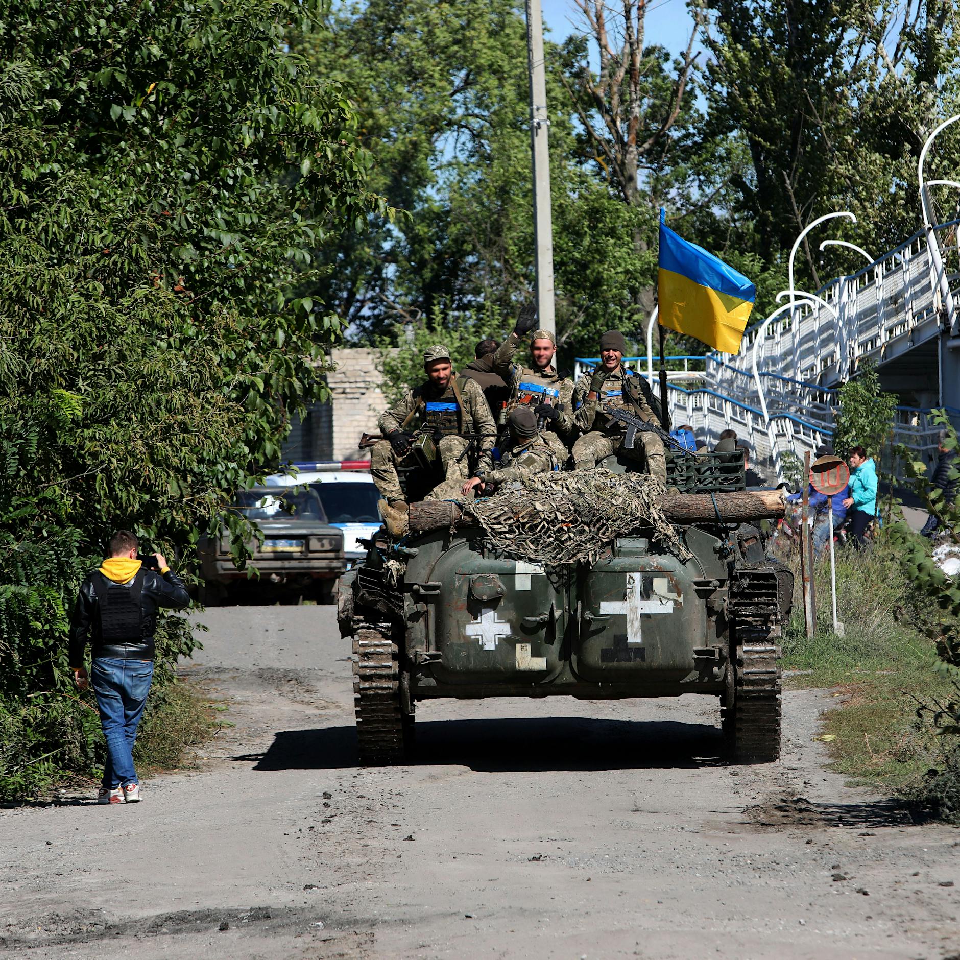 Nach Putin-Rede: Gestern Annexion, heute Rückzug. Explosionen auf der Krim