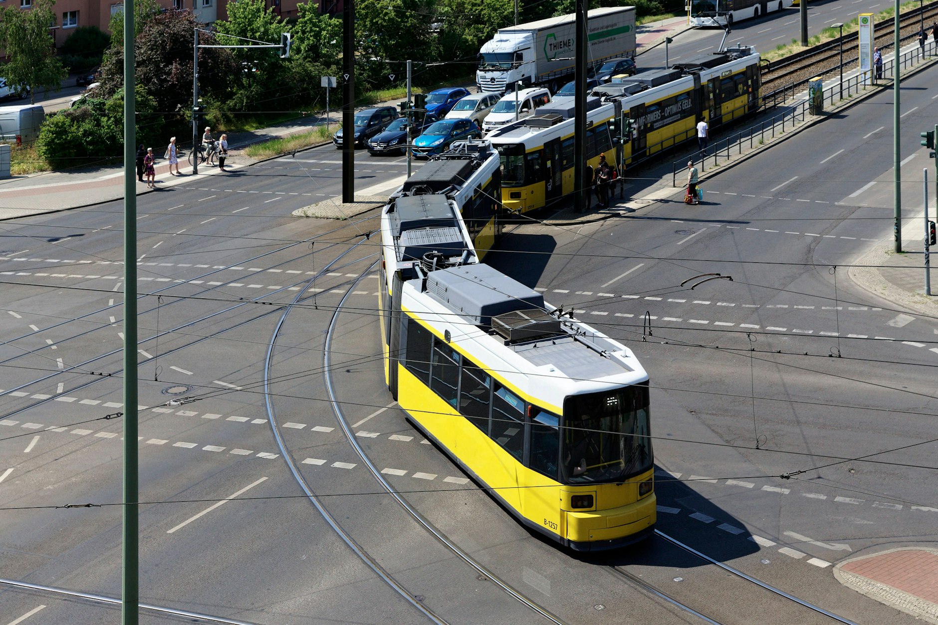 Unfall in Berlin Vierjähriges Kind in BVGTram eingeklemmt Straßenbahn fährt weiter