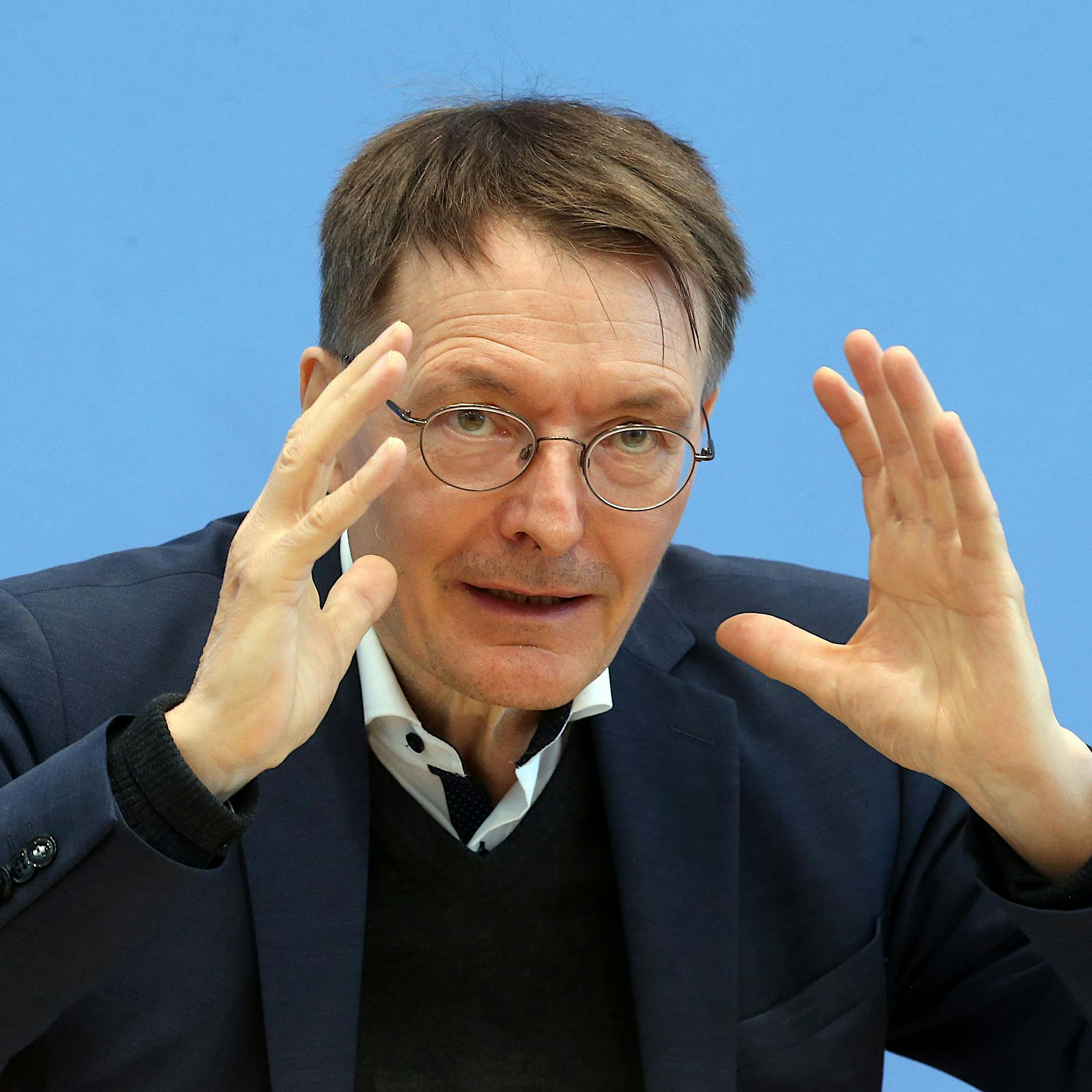 Lauterbach weist Philosophen Precht zurecht: „Wir sind im Krieg mit Putin!“