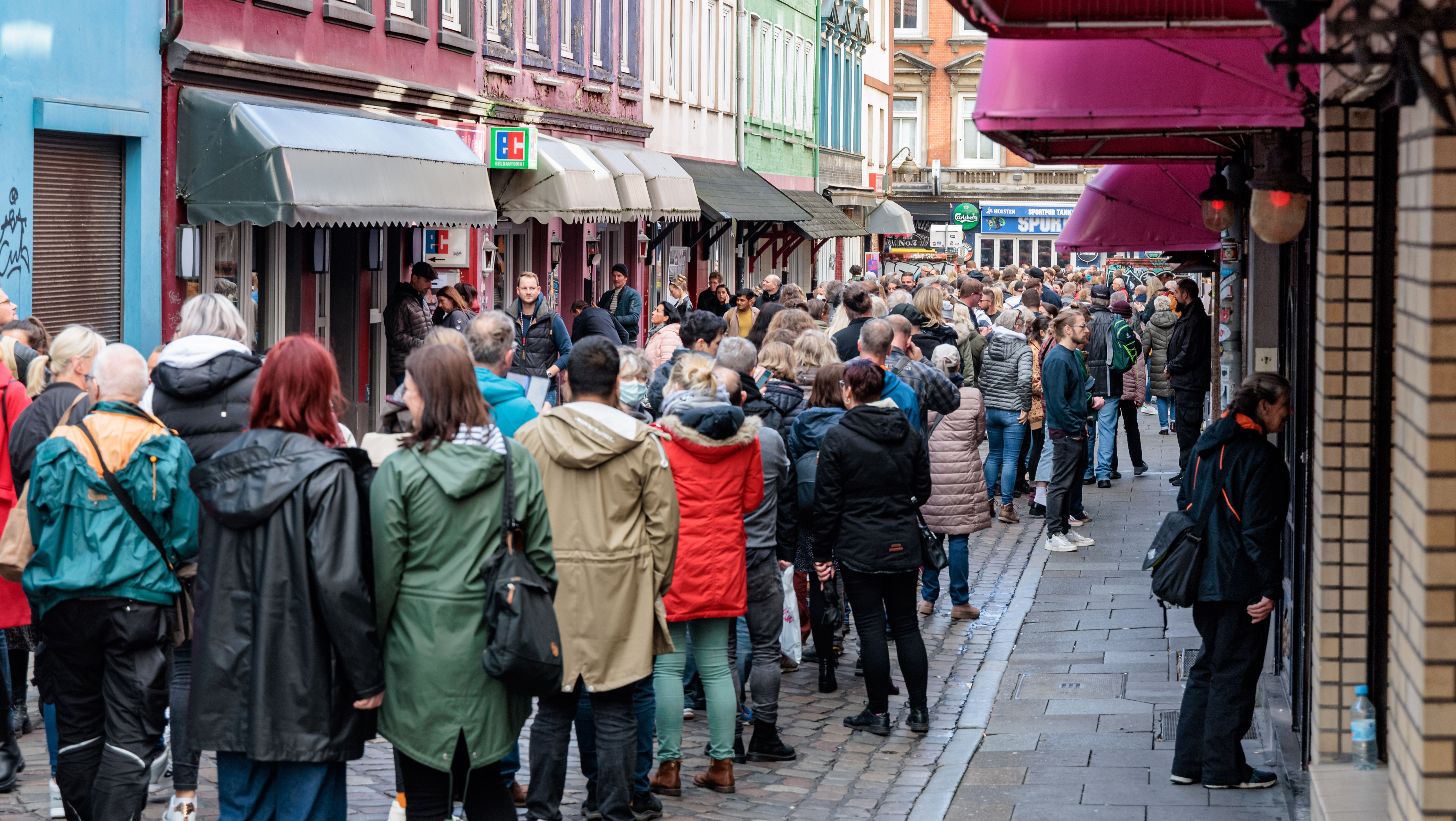 Image - Bordellmeile Herbertstraße: „Tag der offenen Tür“ zum Jubiläum -sogar Frauen dürfen gucken!