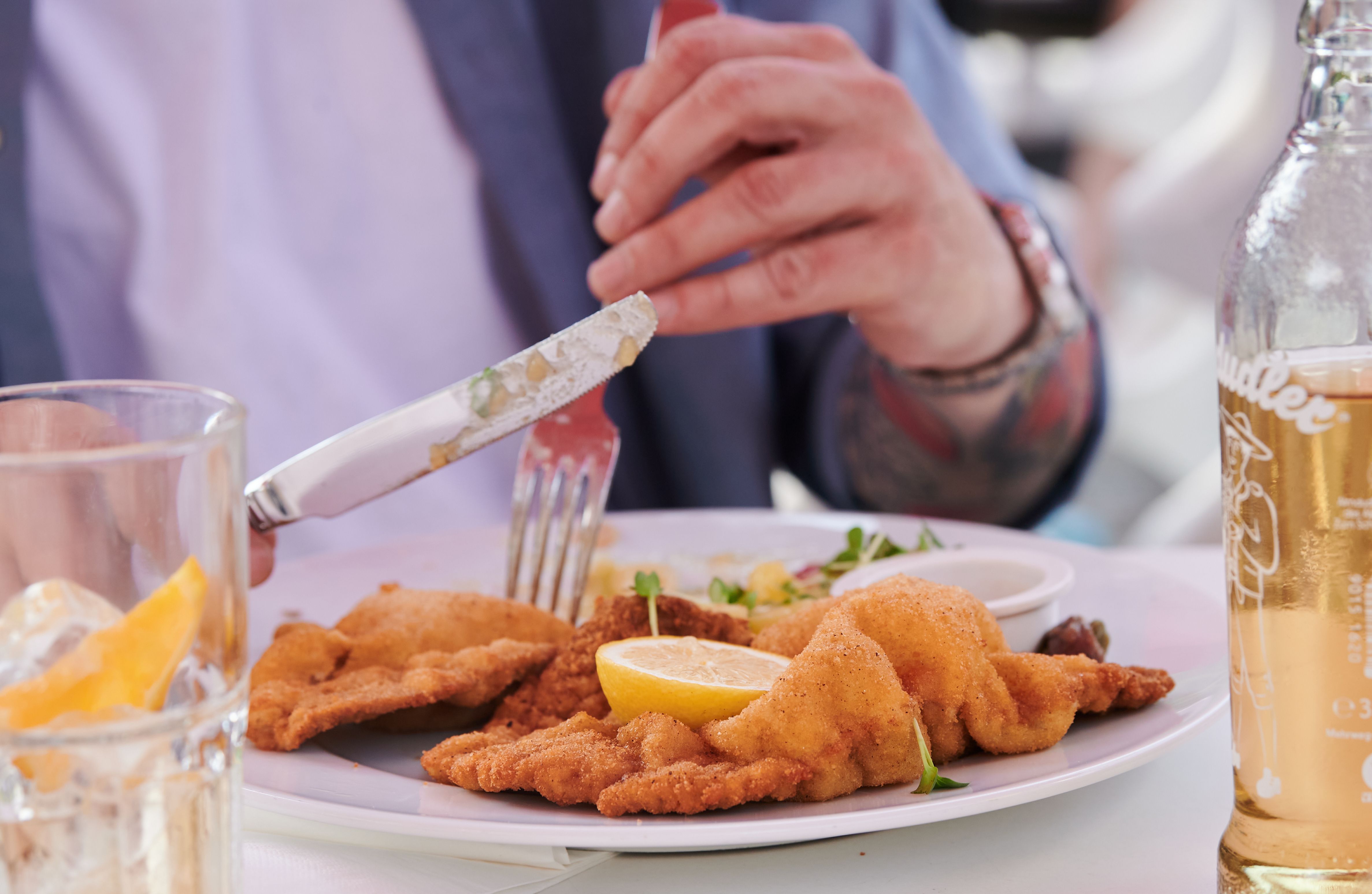 Wegen der hohen Energiepreise: HIER kostet das Wiener Schnitzel satte 149 Euro!