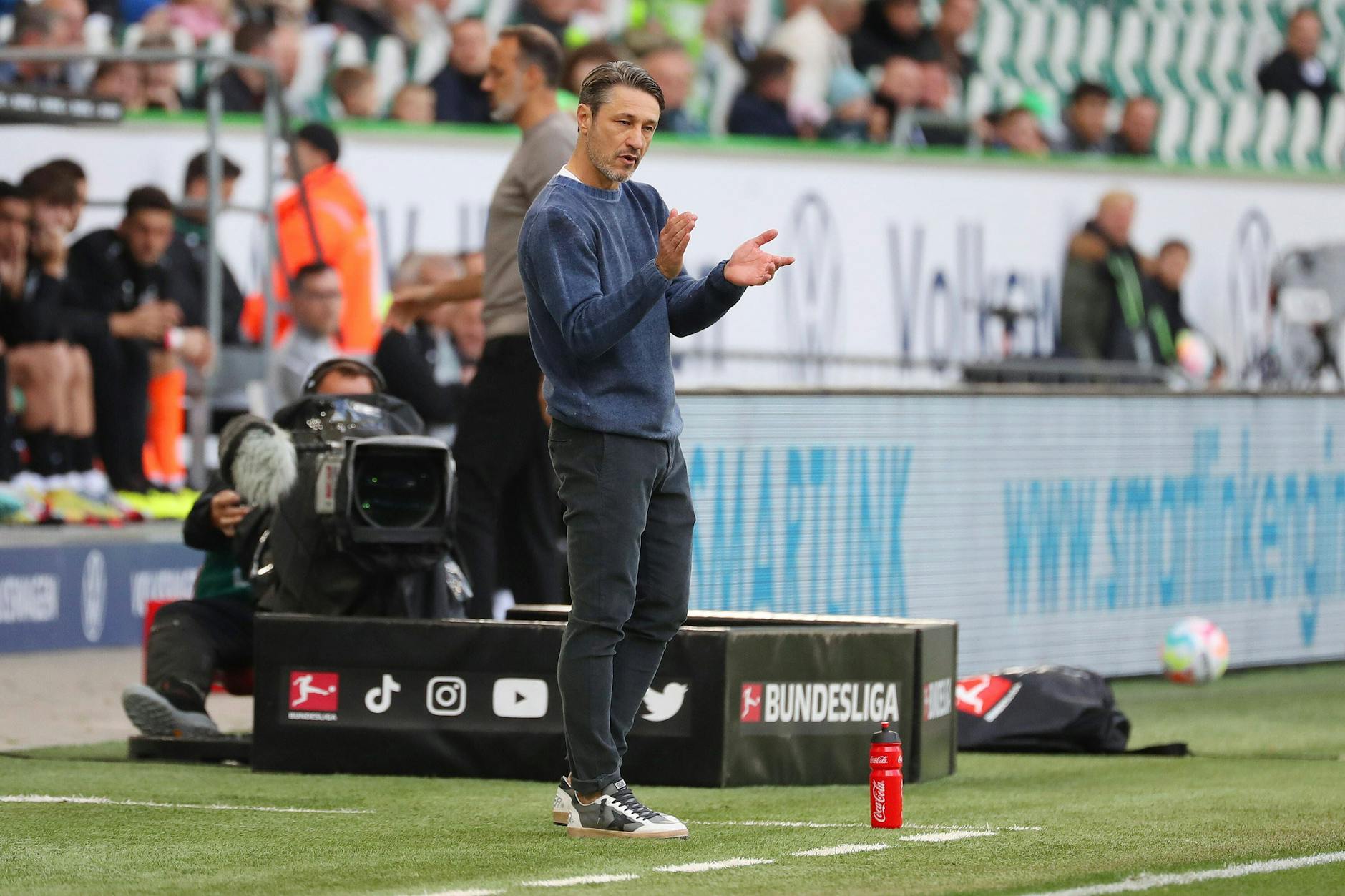 Wolfsburg-Trainer Niko Kovac hat endlich Grund zum Feiern: Der VfL holte gegen Stuttgart den ersten Saisonsieg, was auch das Dauerthema Max Kruse vorerst beendet. 