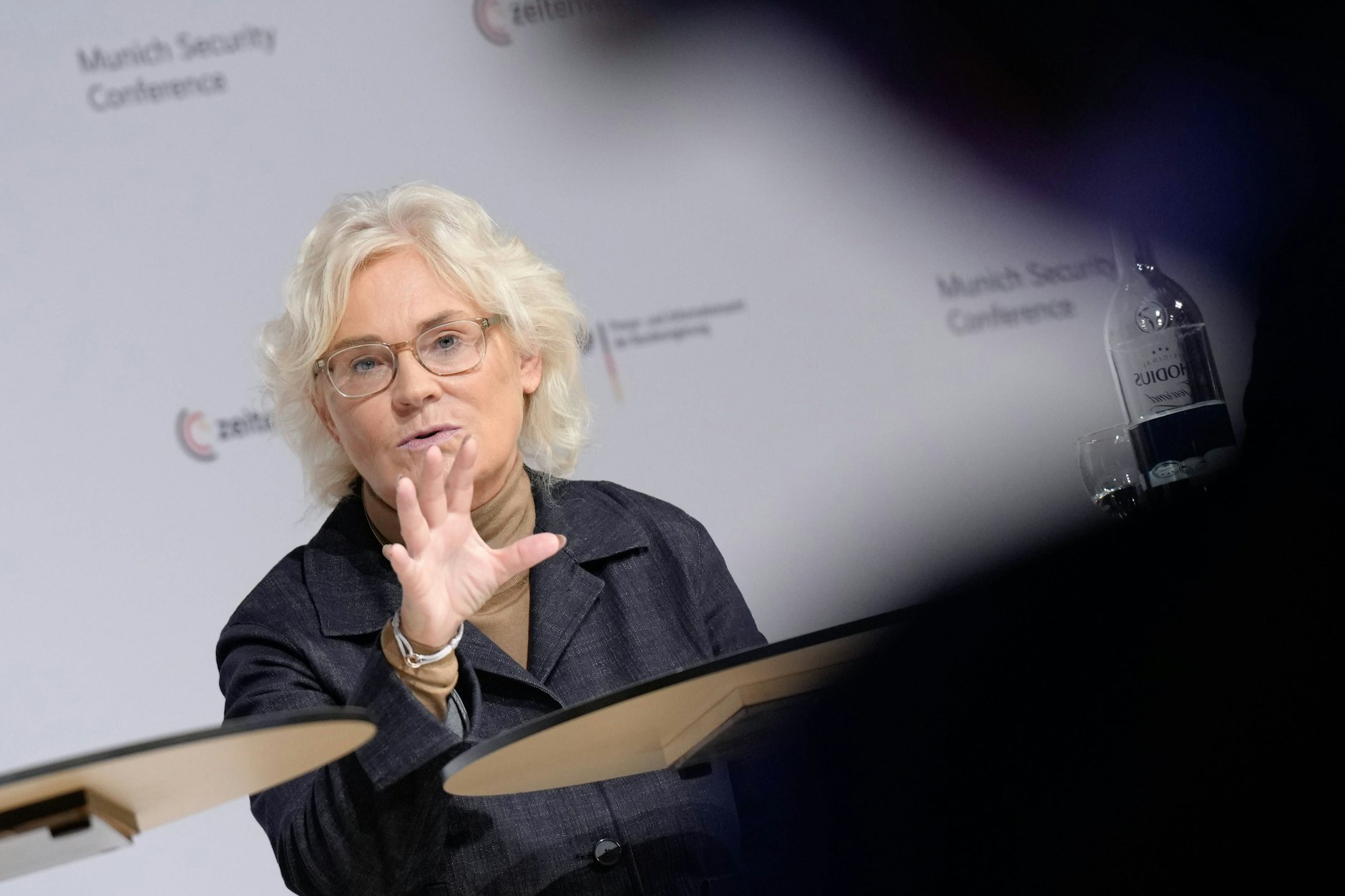 Verteidigungsministerin Christine Lambrecht „korrigiert“ Lauterbachs Aussagen.&nbsp;