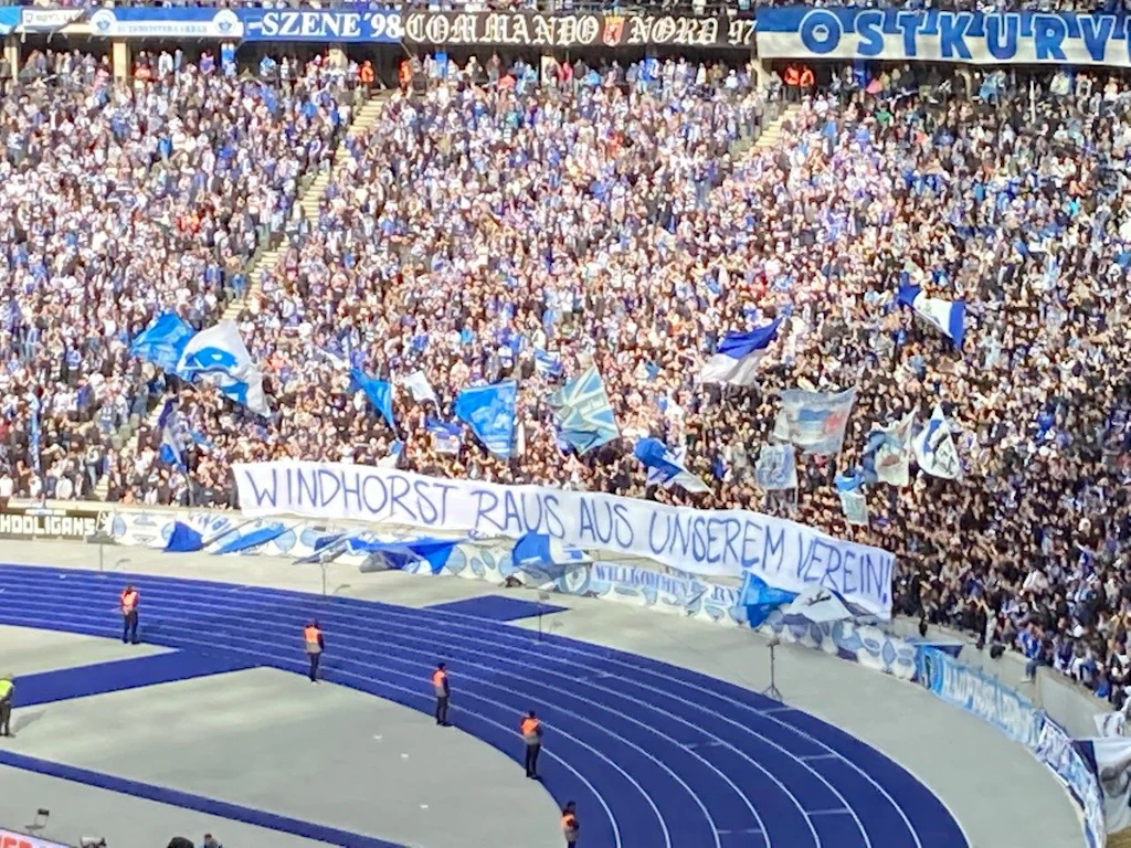 „Machtgier“ und „Sabotage“: Hertha-Fans fordern Rausschmiss von Lars Windhorst