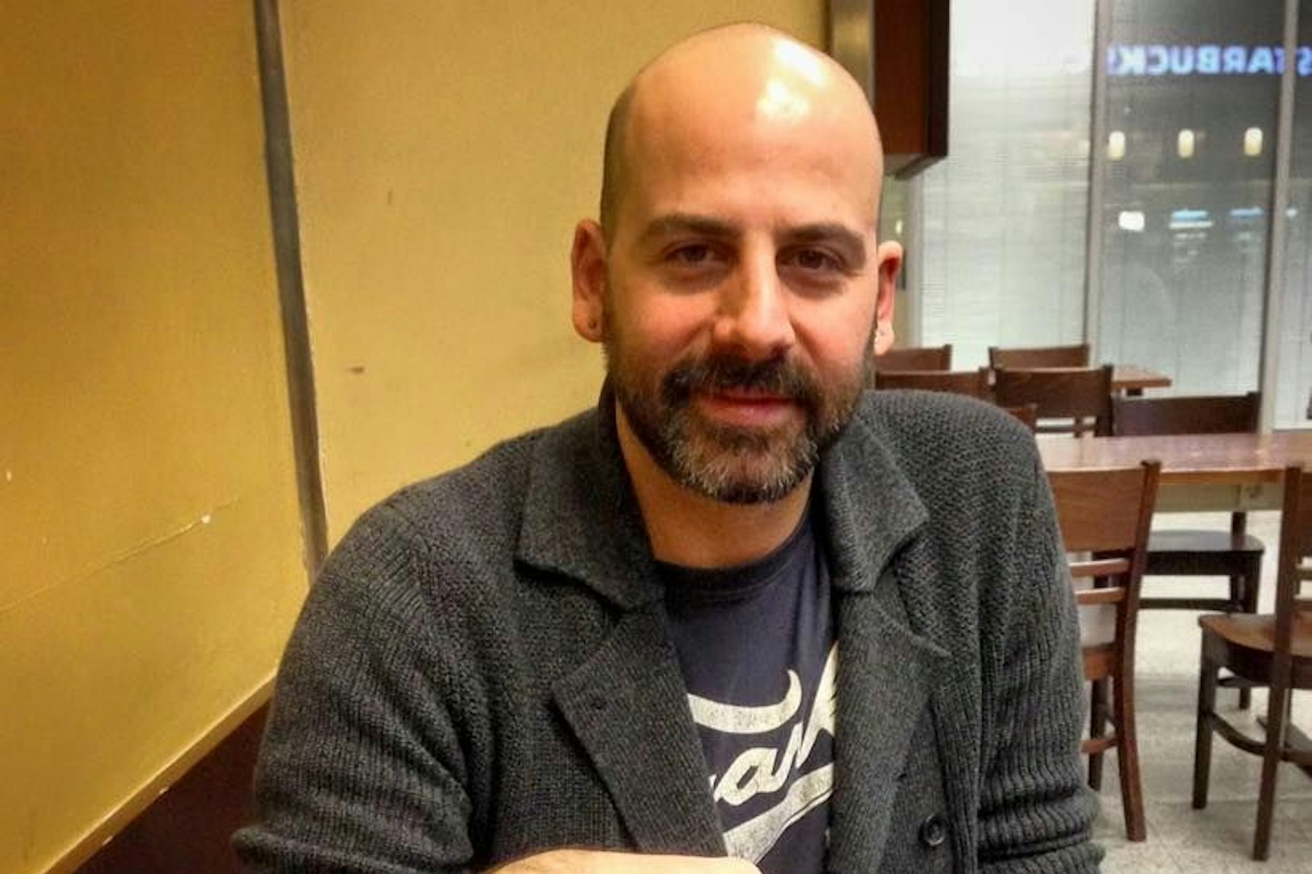 Der Musiker Onur Sener wurde brutal niedergestochen, weil er einen Musikwunsch nicht erfüllt haben soll.