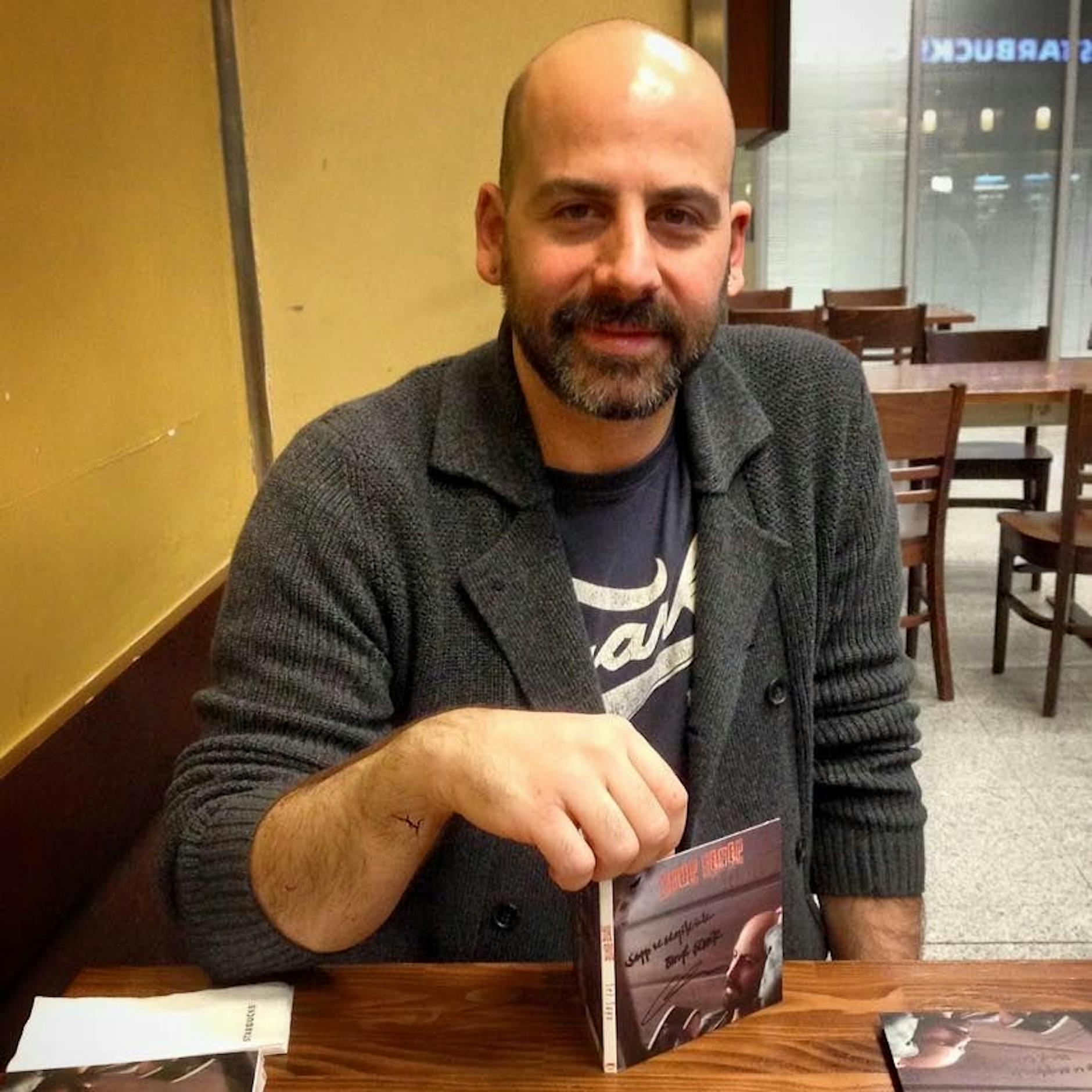 Weil er einen Musikwunsch nicht erfüllte, musste dieser Sänger sterben