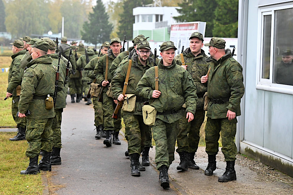 Soldaten, die aufgrund der Teilmobilisierung zum Militärdienst eingezogen wurden, werden in Moskau ausgebilde. Dabei kam es zu einer Massenschlägerei.&nbsp;