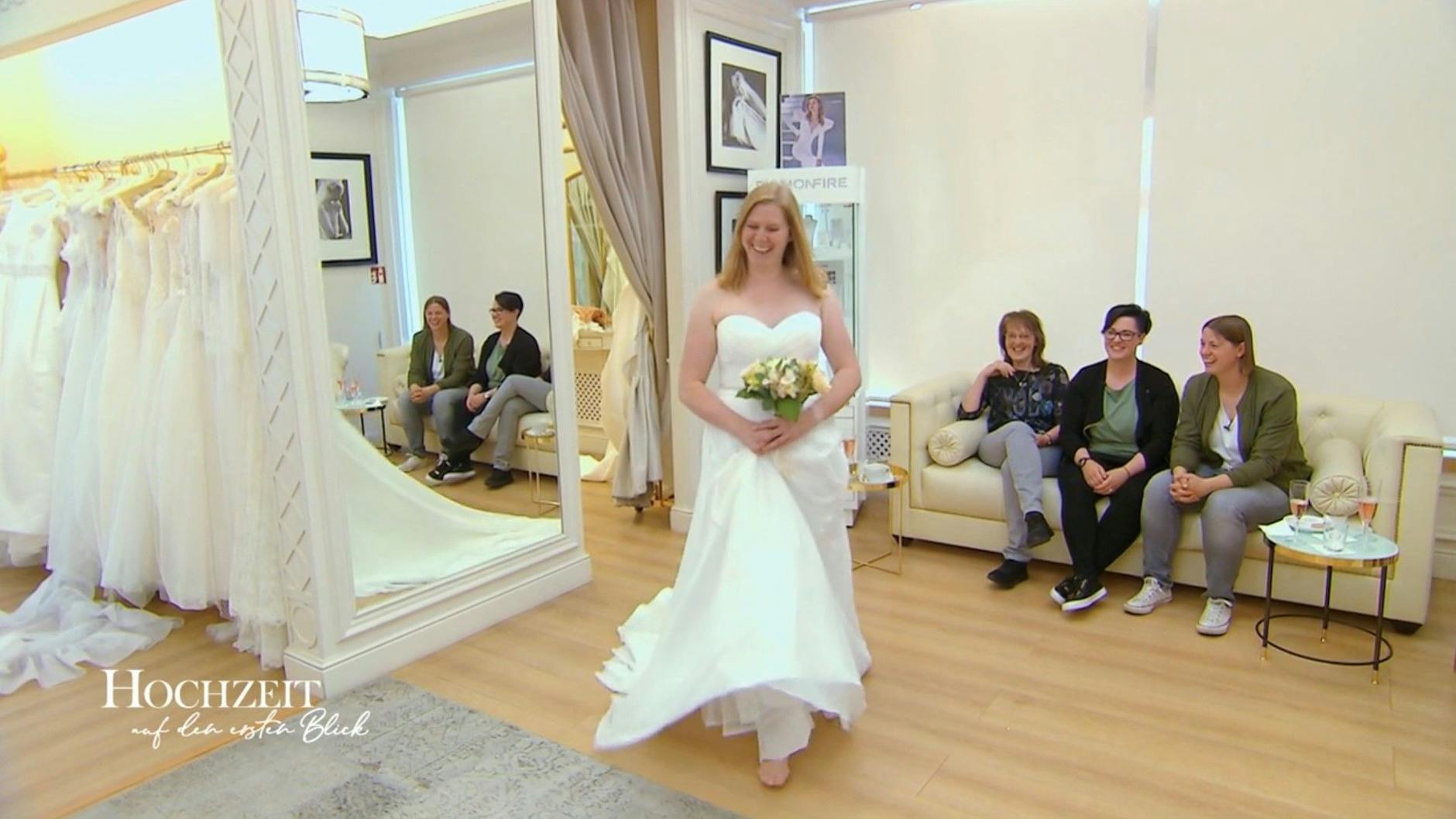 Ihr Brautkleid ist für "Hochzeit auf den ersten Blick"-Braut Nadine aus Berlin perfekt.