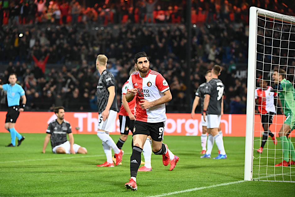 Rotterdams Alireza Jahanbakhsh (M) jubelt, nachdem er gegen Union Berlin zum 1:0 getroffen hat.  