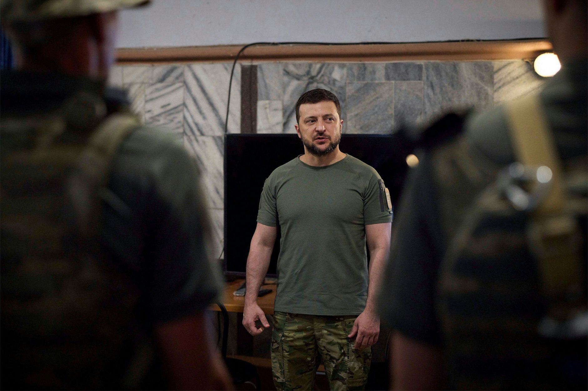 Der ukrainische Präsident Wolodymyr Selenskyj bei einem Besuch der Streitkräfte in Krywyj Rih.&nbsp;