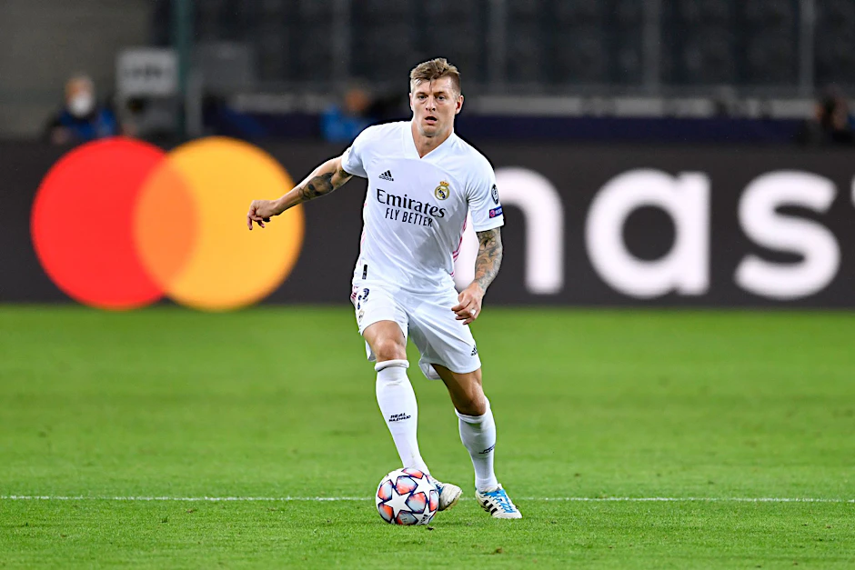 ARCHIV - Für Toni Kroos ist Brasilien Top-Favorit bei der Fußball-WM in Katar.  