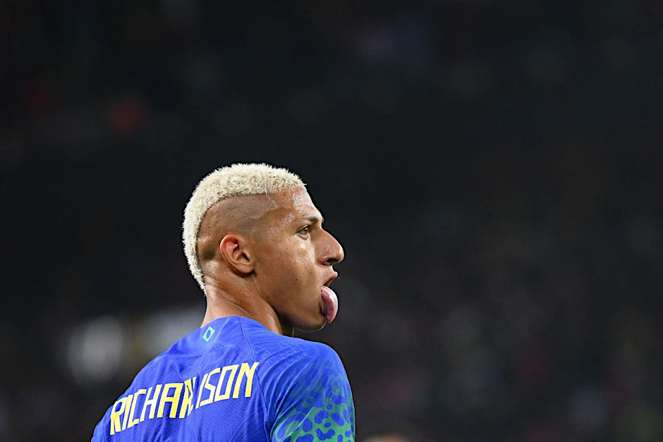 Der brasilianische Stürmer Richarlison freut sich, nachdem er getroffen hat.  