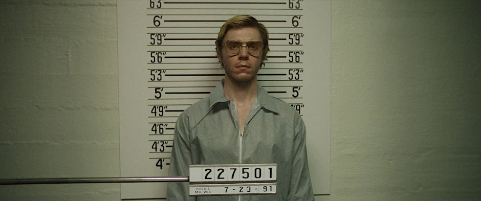 Evan Peters als Jeffrey Dahmer in einer Szene aus „Dahmer – Monster: The Jeffrey Dahmer Story“.