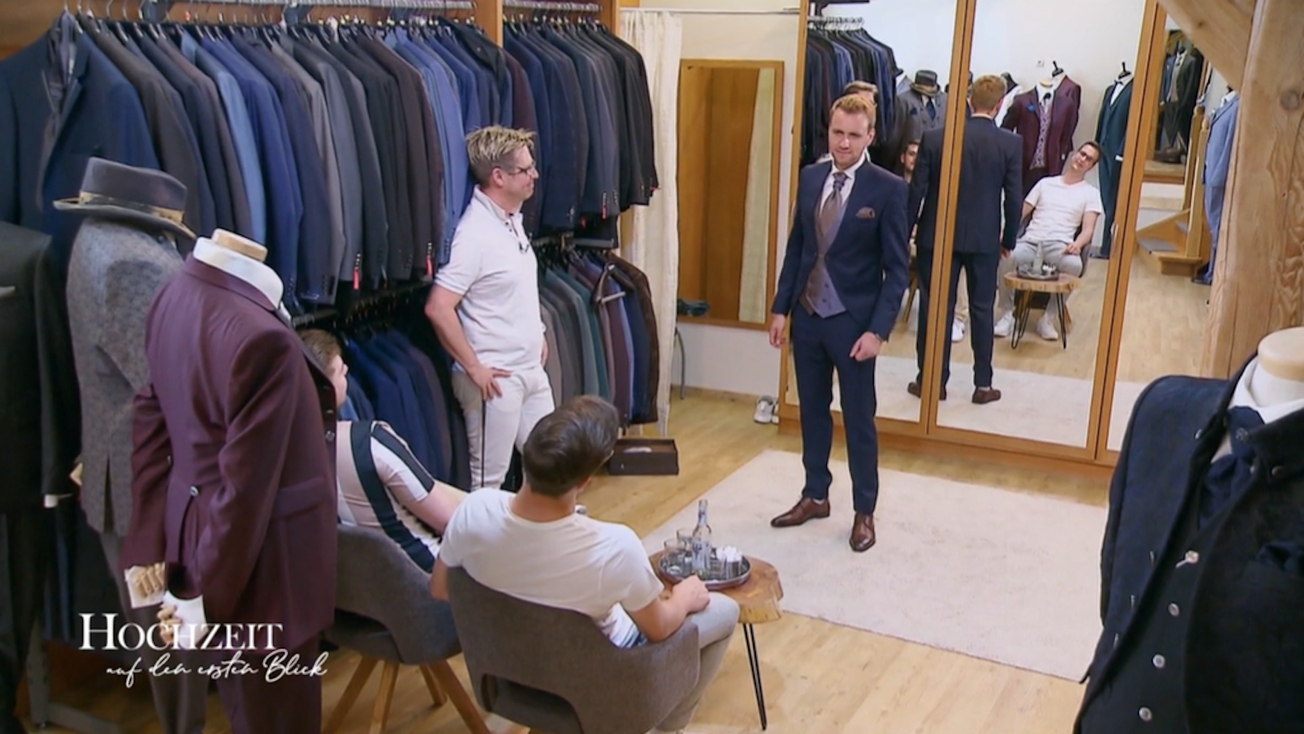 Für seine "Hochzeit auf den ersten Blick" hat Bräutigam Peter seinen perfekten Anzug gefunden.