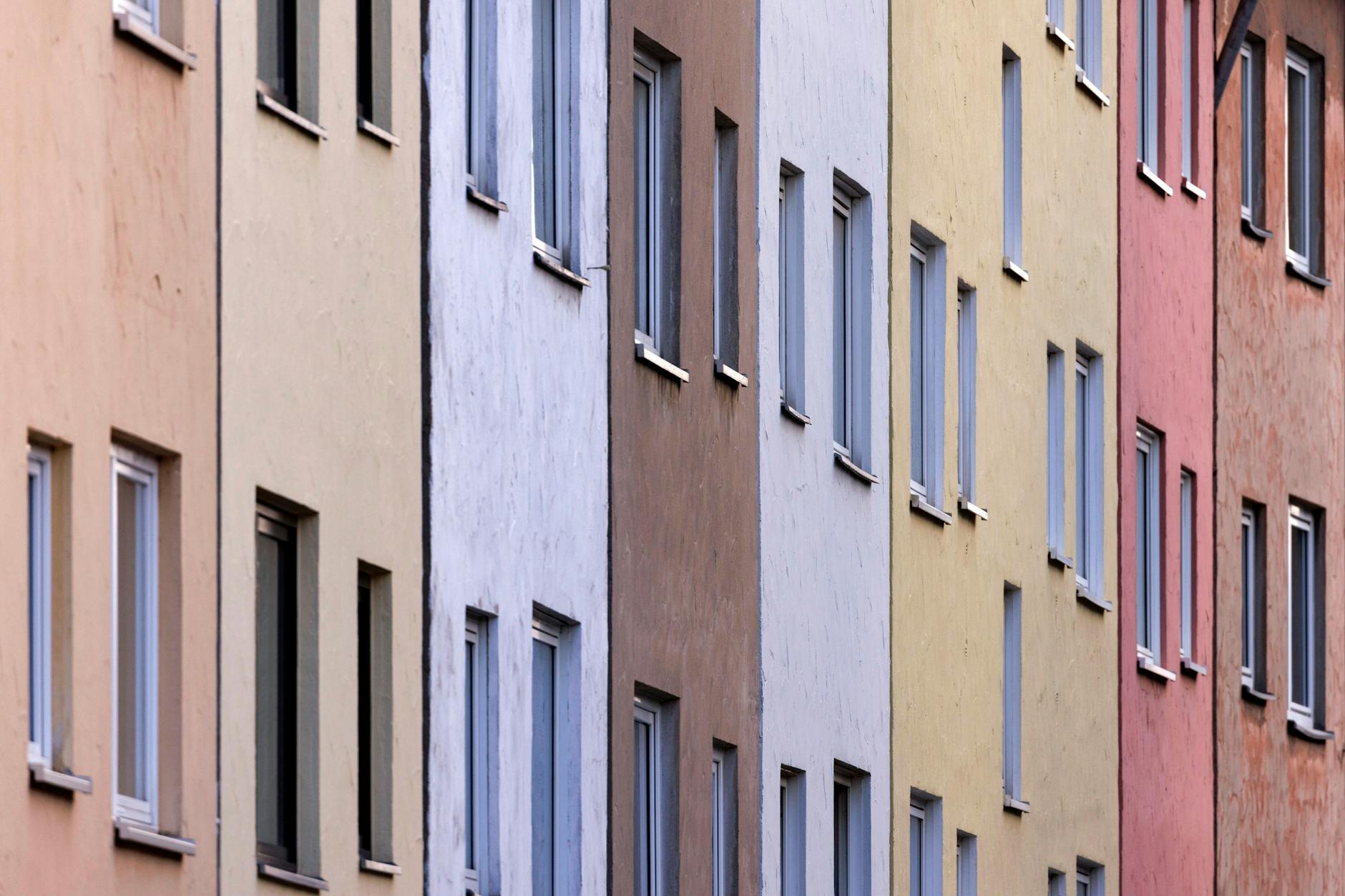 Für ihre Wohnung in Köln zahlte eine Frau einst 800 Mark Kaution. Geld, das sich auf satte 115.000 Euro vermehrt hat.