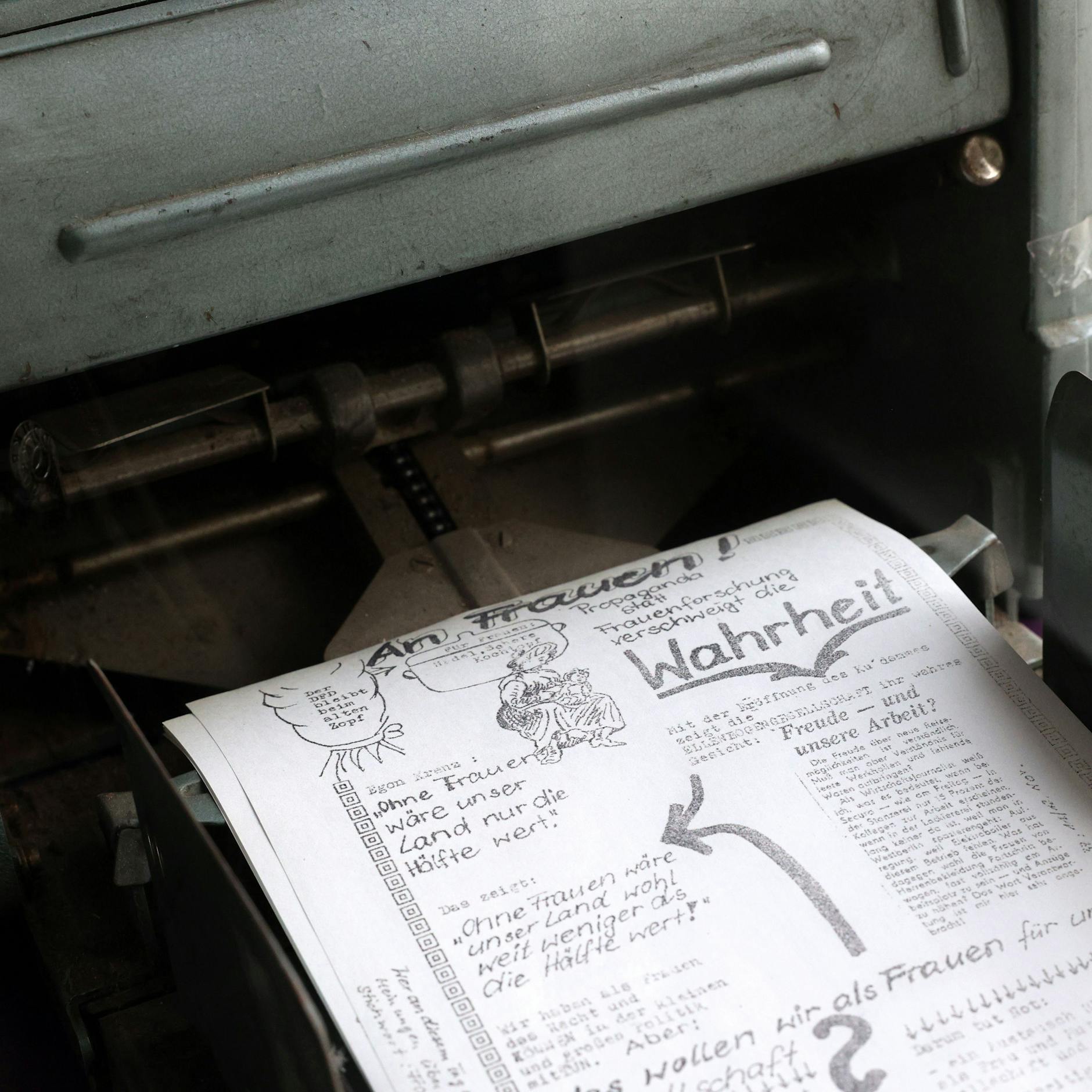Auf dem Ormig-Apparat ließen sich mit Matrize und Spiritus in kleinen Auflagen Flugblätter vervielfältigen.
