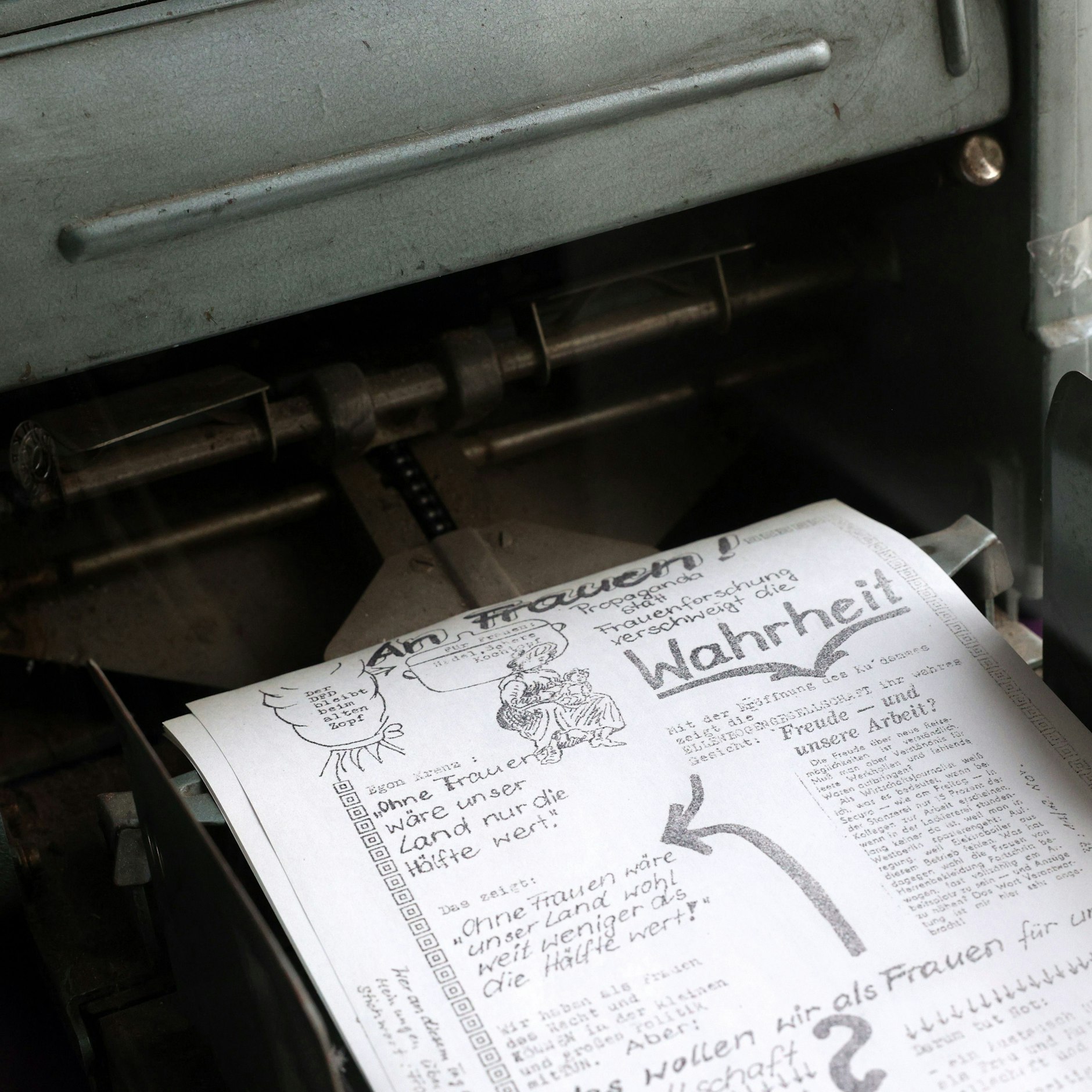 Auf dem Ormig-Apparat ließen sich mit Matrize und Spiritus in kleinen Auflagen Flugblätter vervielfältigen.