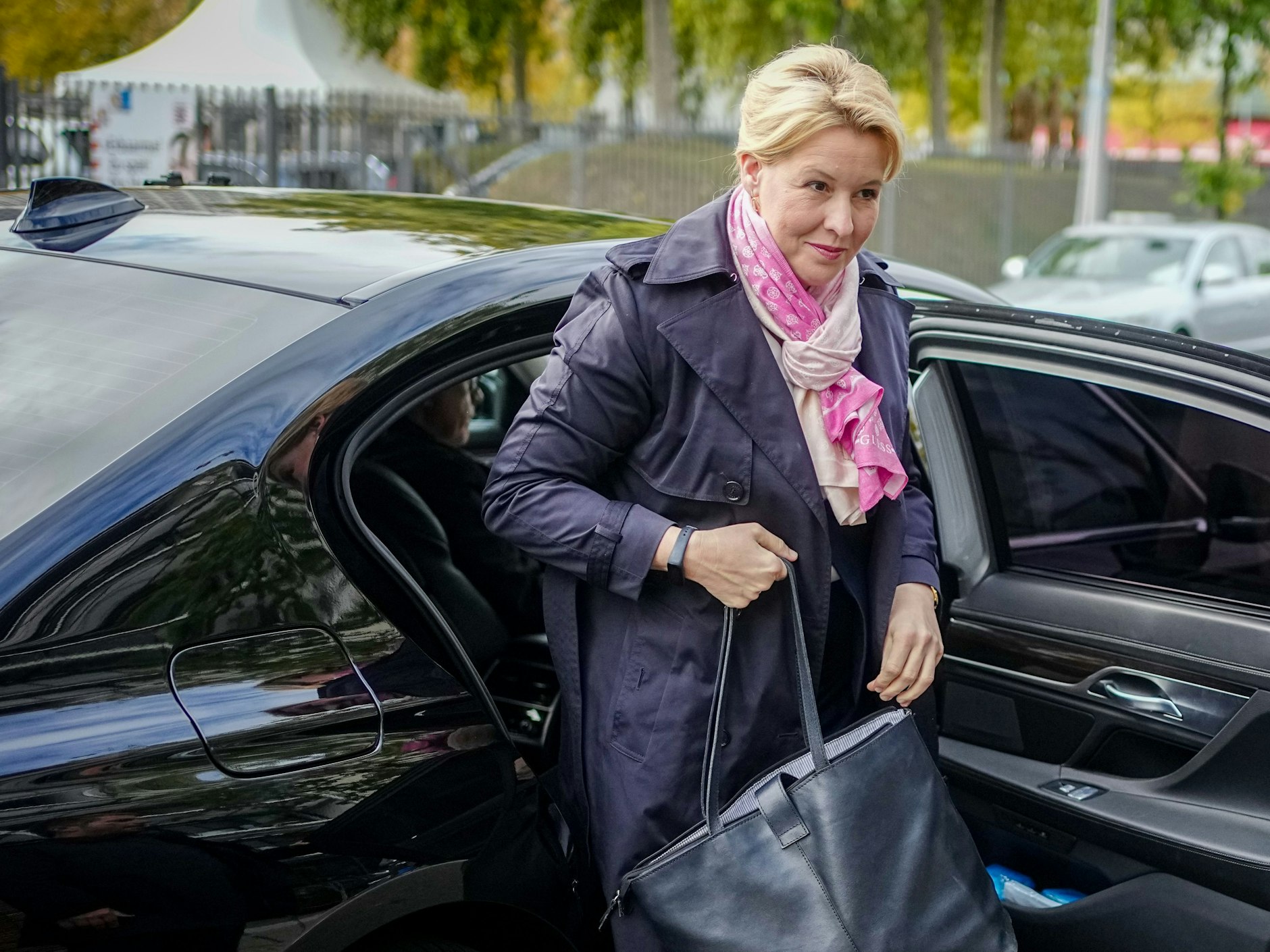 Berlins Regierungschefin Franziska Giffey auf dem Weg zur Ministerpräsidentenkonferenz