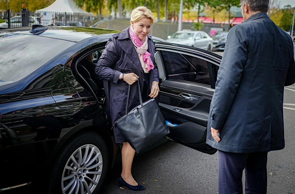 Berlins Regierungschefin Franziska Giffey auf dem Weg zur Ministerpräsidentenkonferenz