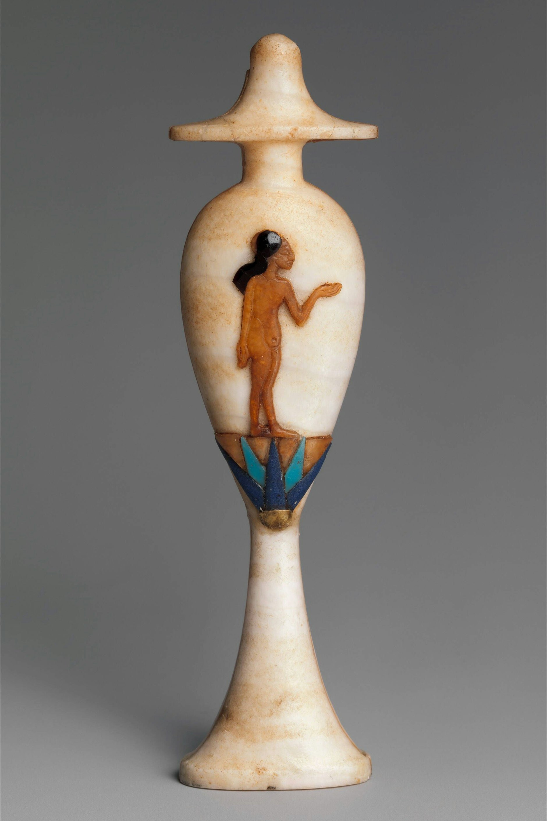 Den ägyptischen Flakon (circa 1353–1226 v. Chr.) ziert eine Kinderfigur.