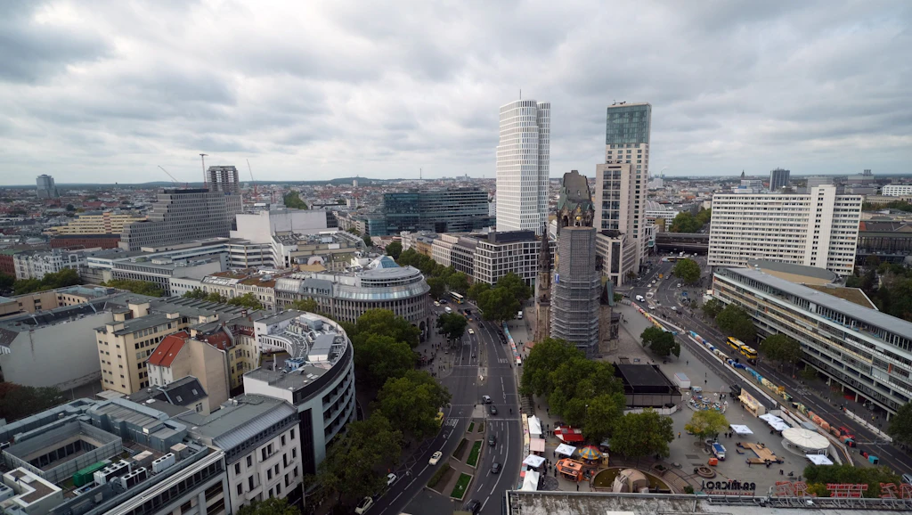 Nun also doch! Kudamm-Hochhäuser dürfen sich an 120 Meter hohen Nachbar-Türmen orientieren