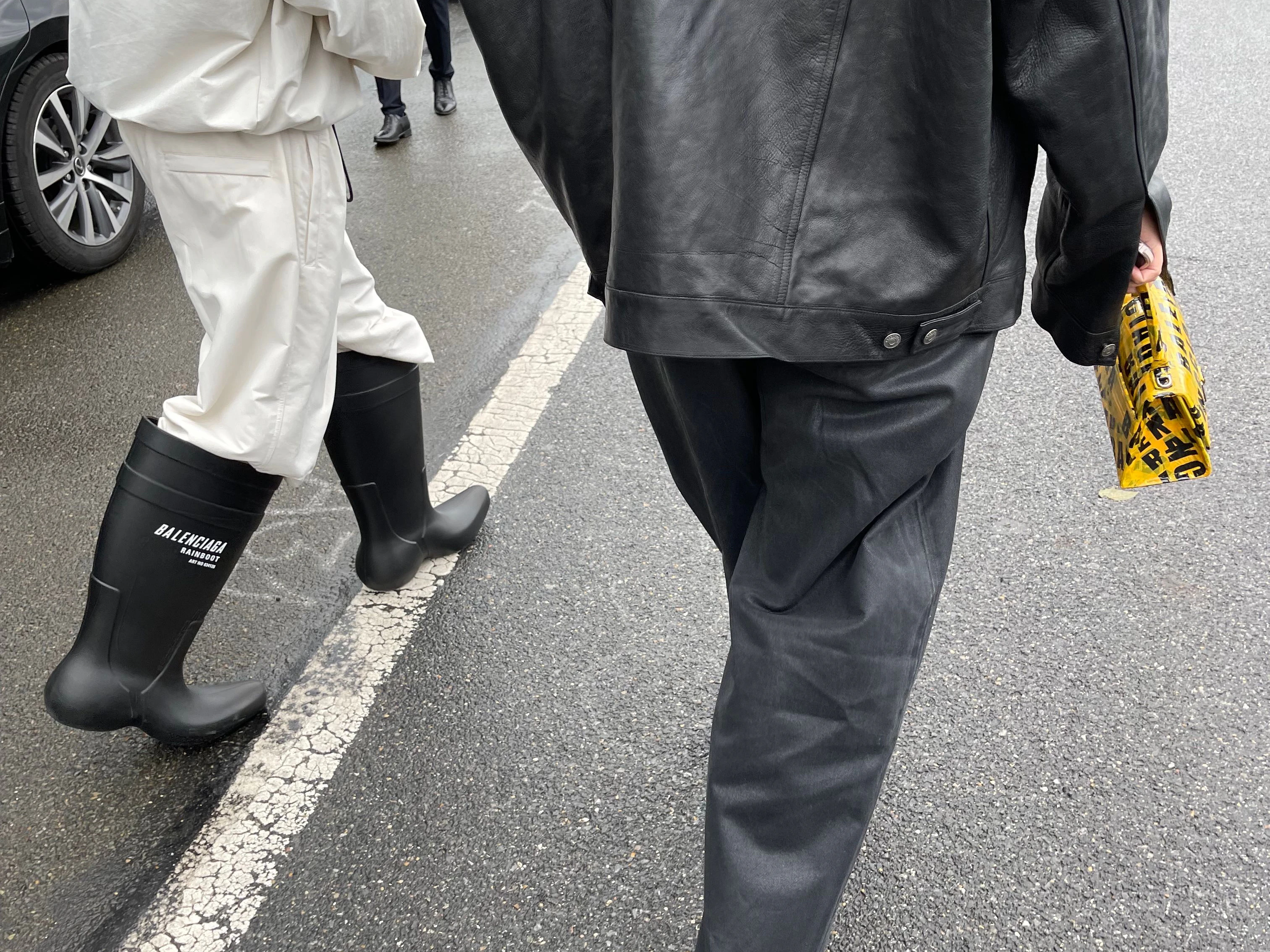 Auch Balenciaga macht wetterfeste Kleidung.