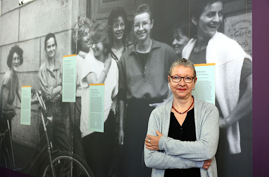 Jeanette Toussaint, Kuratorin der Ausstellung „Wir dachten, wir könnten die Welt aus den Angeln heben“