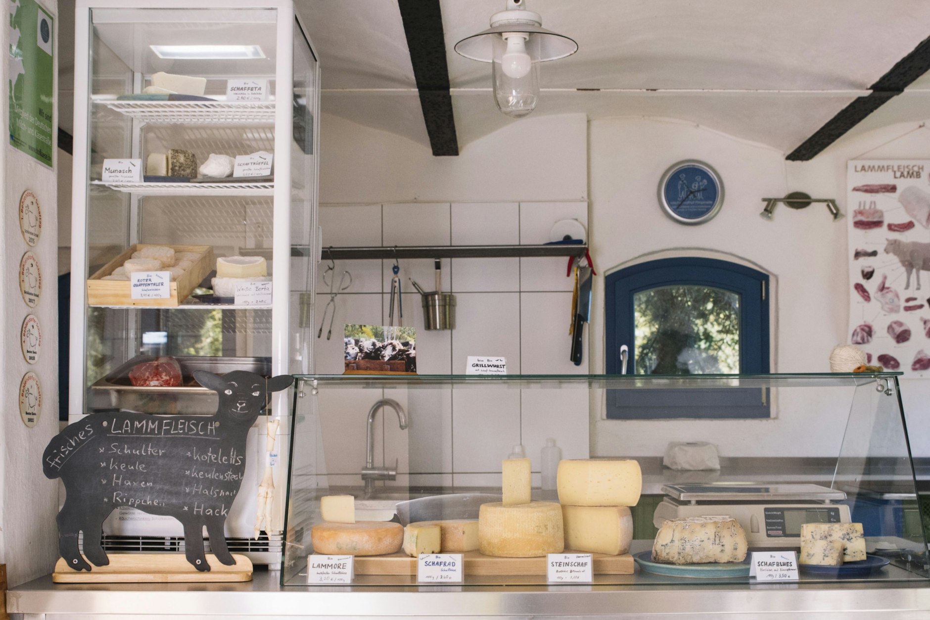 Alle Produkte im Laden stammen vom eigenen Hof und sind ökologisch hergestellt und verarbeitet.
