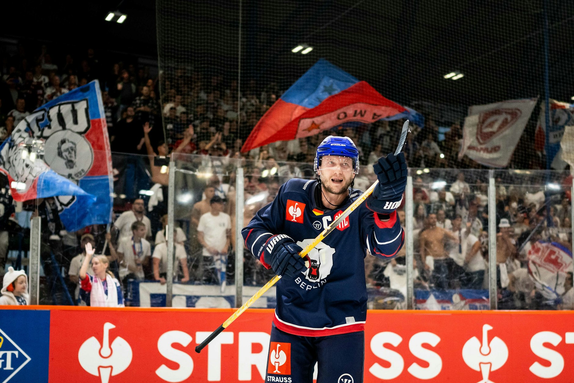 Kapitän Frank Hördler will auch gegen Mountfield HK gerne mit den Eisbären-Fans im Welli feiern.&nbsp;