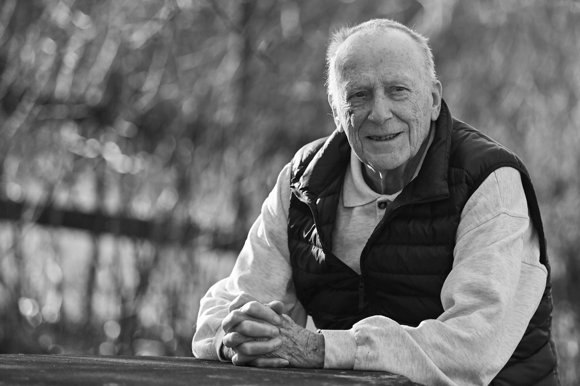 Wolfgang Kohlhaase (1931–2022) bei einem Gespräch in seinem Garten im vergangenen Jahr