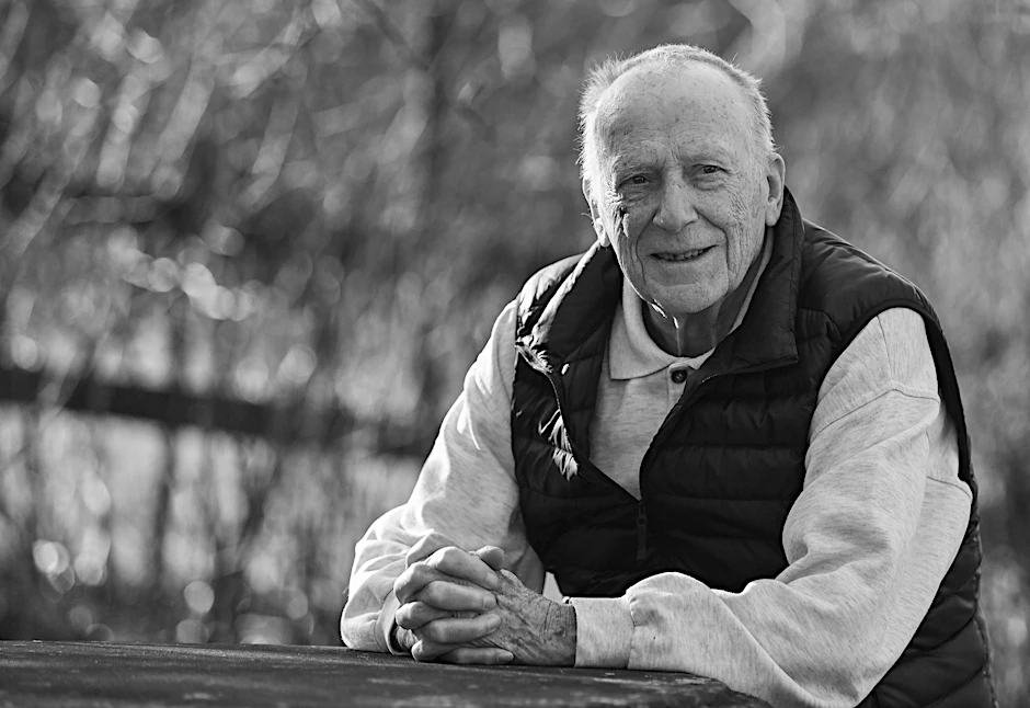 Wolfgang Kohlhaase (1931–2022) bei einem Gespräch in seinem Garten im vergangenen Jahr