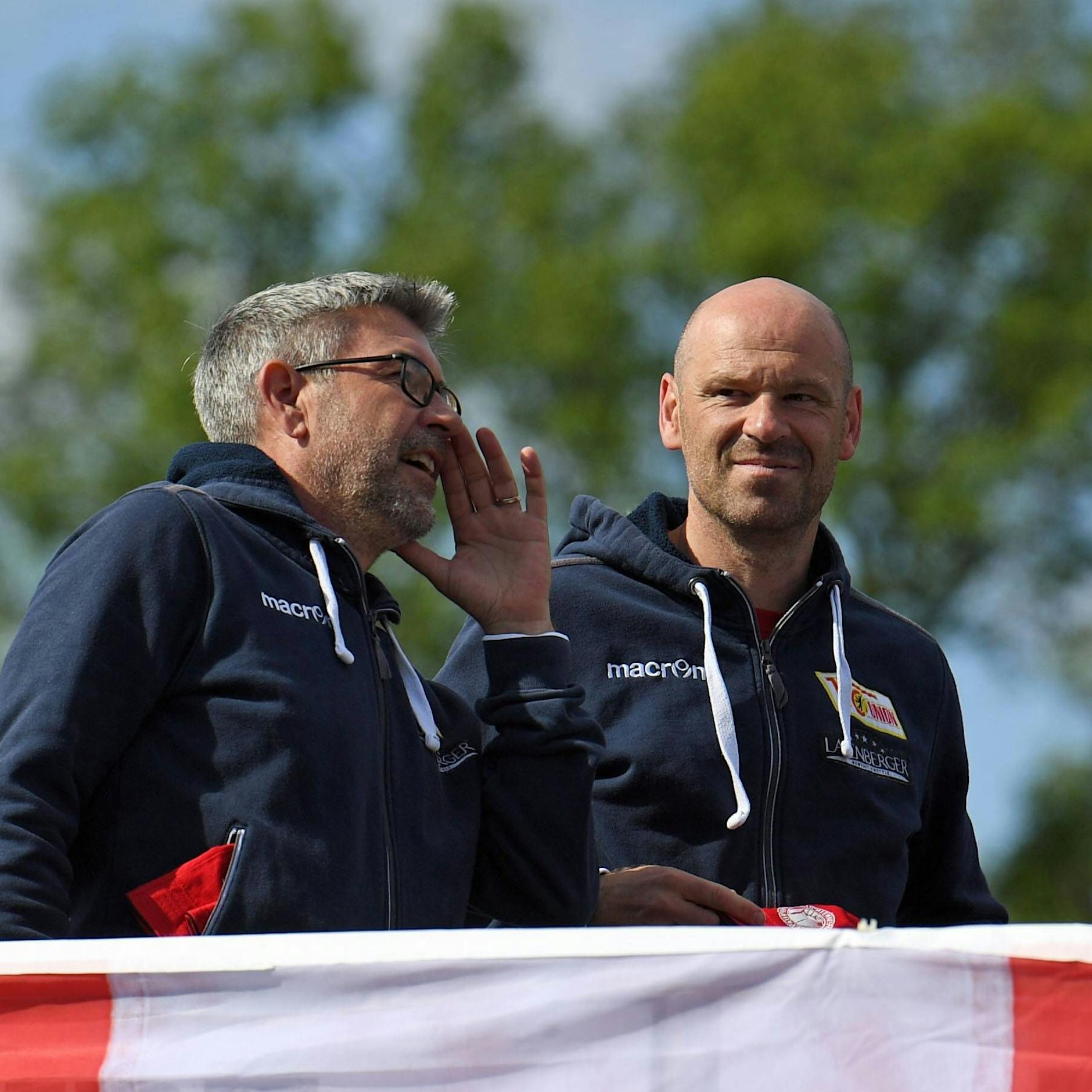 1. FC Union in Malmö: Markus Hoffmann und Urs Fischer spielen „Wer wird Millionär?“