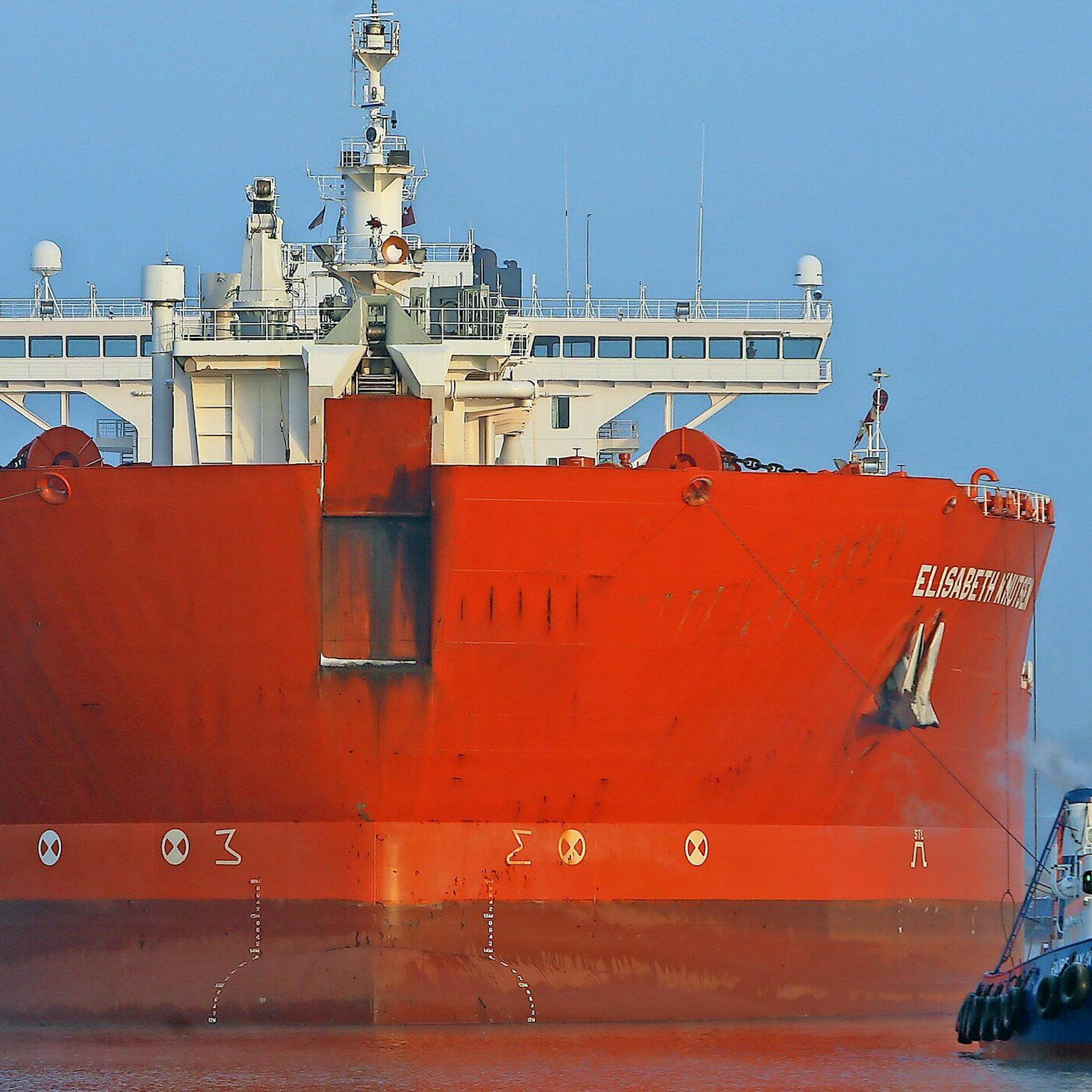 Ölpreisdeckel und neue Russland-Sanktionen beschlossen: So drehen EU-Staaten Putins Geldhahn zu