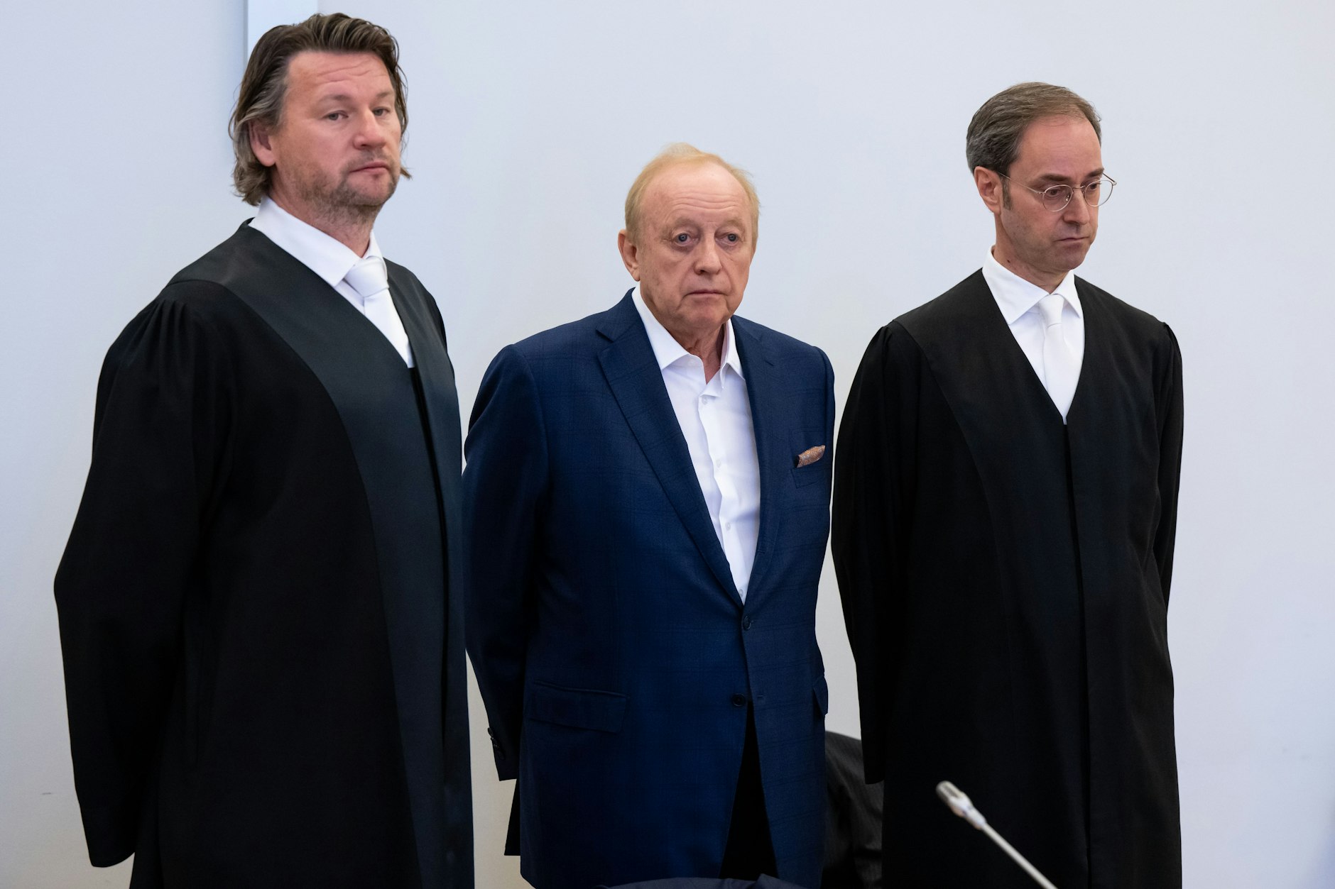 Der sonst so eloquente Alfons Schuhbeck sprach nur leise mit seinen Anwälten.