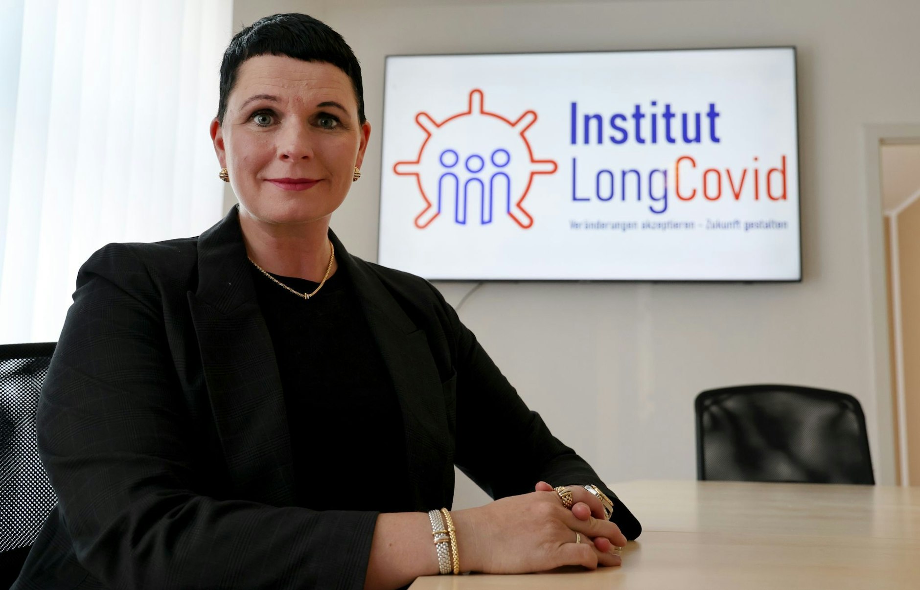PRODUKTION - Jördis Frommhold, Expertin für Long-Covid-Erkranungen, stellt ihr privates Institut Long Covid vor.