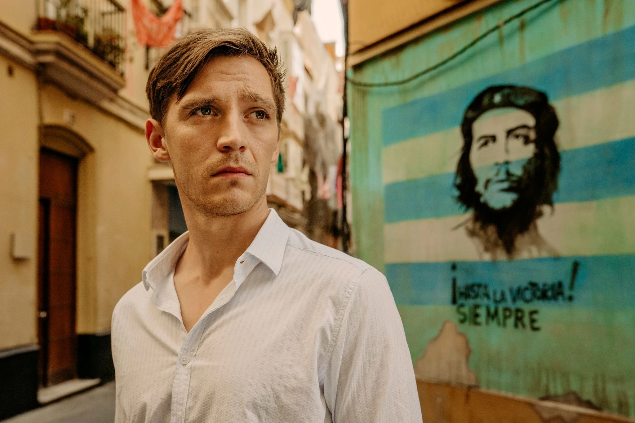 HANDOUT - Jonas Nay als Lars Bogenius in einer Szene des Films "Tausend Zeilen":  