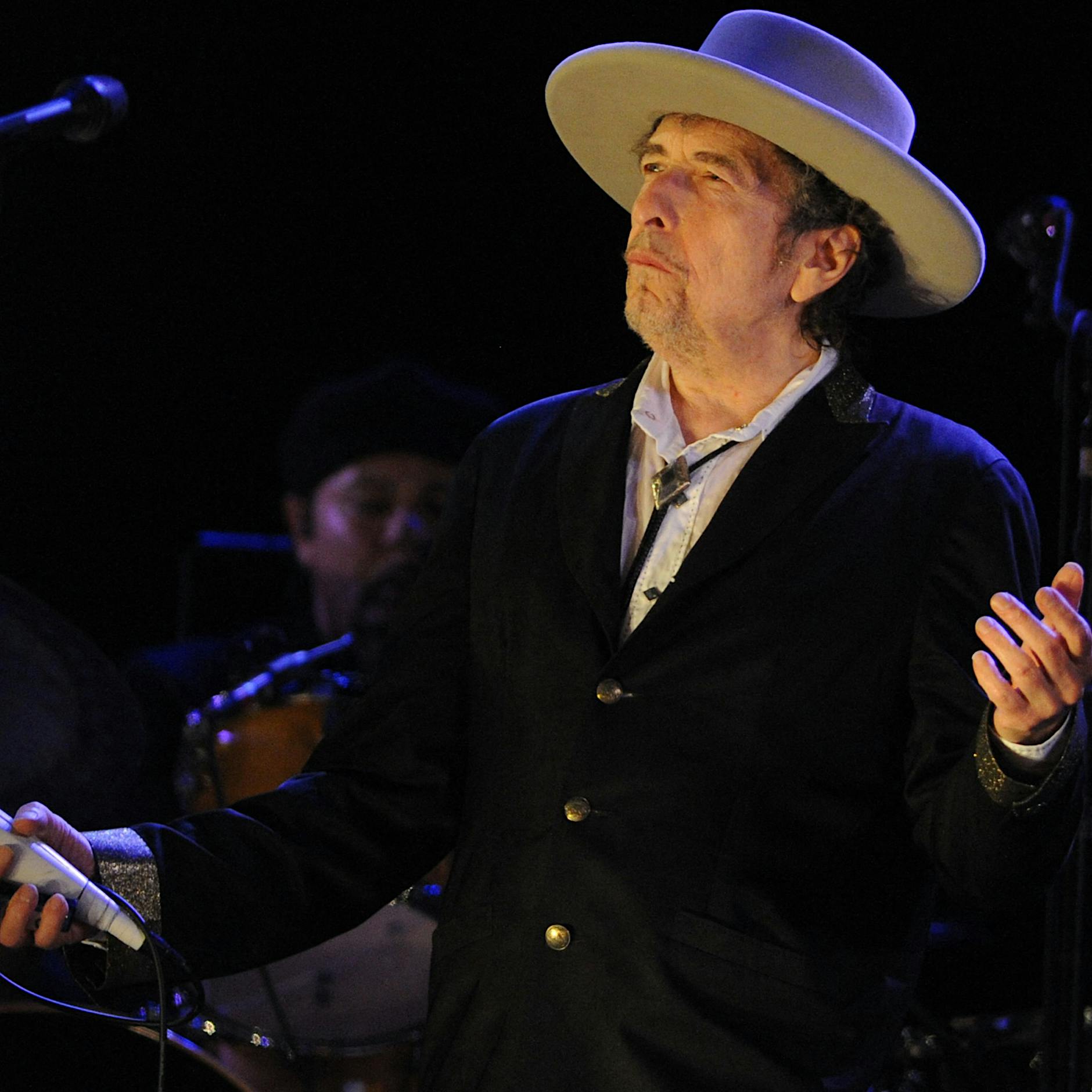 Bob Dylan in Berlin: Hat er etwa zum Publikum gesprochen?