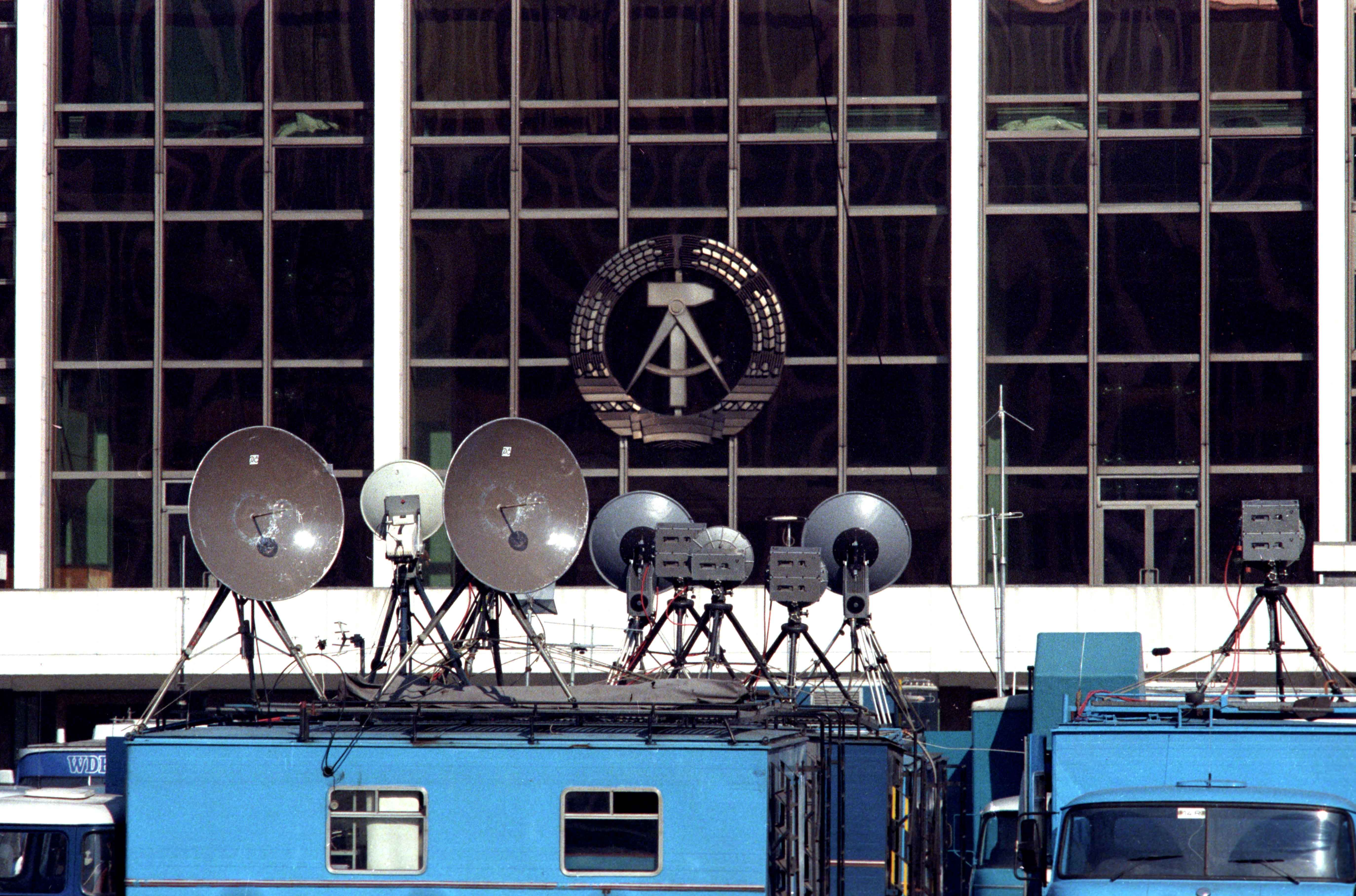 „Kritikloser Systemtransfer“: Wie die Öffentlich-Rechtlichen in den Osten kamen