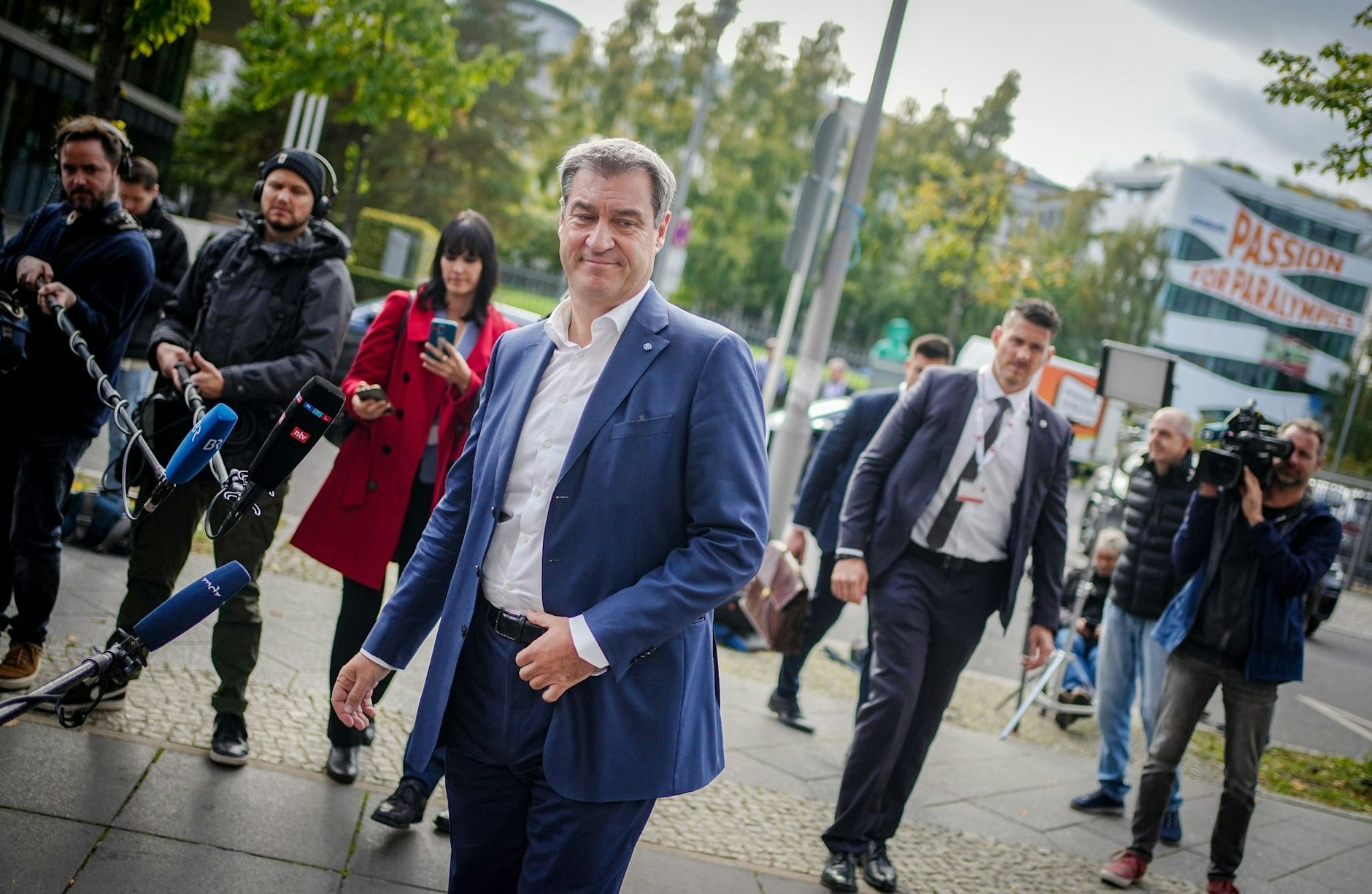 Markus Söder, CSU-Vorsitzender und Ministerpräsident von Bayern, kommt zur Ministerpräsidentenkonferenz an.  