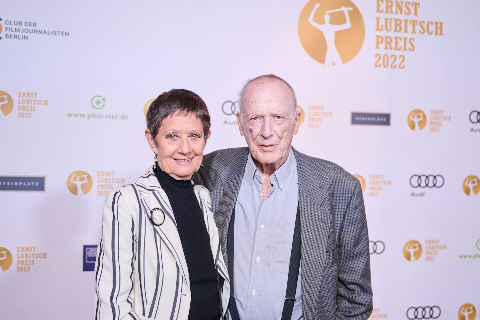 Wolfgang Kohlhaase und seine Frau Emöke Pöstenyi beim Besuch der Verleihung des Ernst-Lubitsch-Preises im August 2022 in der Astor Film Lounge in Berlin.