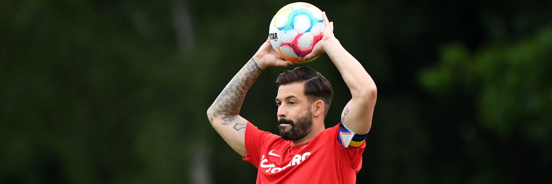 Hoch die Hände, Wochenende: Hertha BSC und Marvin Plattenhardt haben einen Einwurf-Trick parat, der die eigene Standard-Schwäche vergessen lässt.