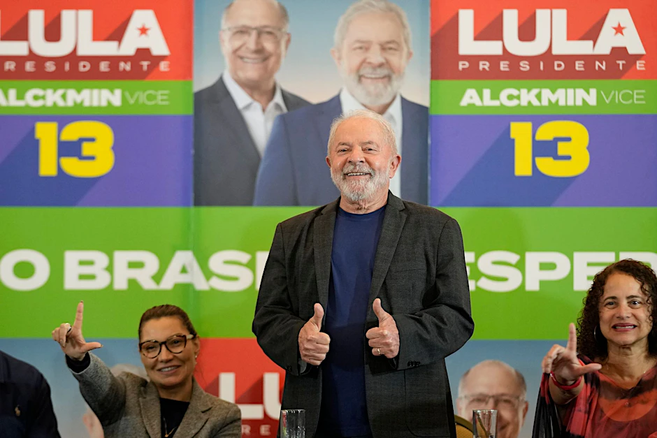 Brasiliens Ex-Präsident Luiz Inacio Lula da Silva, der für die Wiederwahl kandidiert, bei einer Wahlveranstaltung in Sao Paulo.  