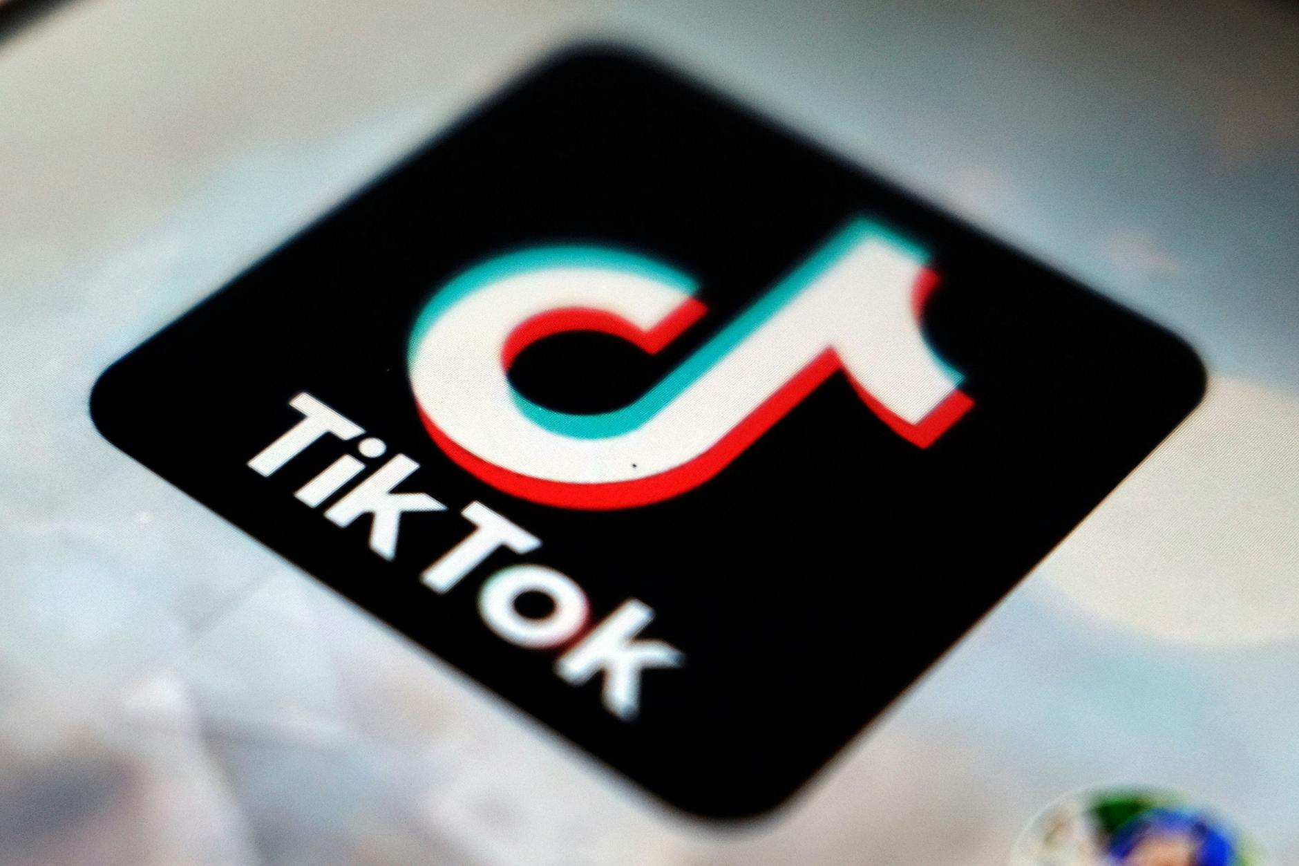 Tiktok ist besonders bei jungen Leuten beliebt. Doch der App könnte bald ein Verbot drohen.