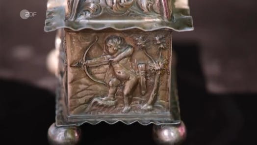 Amors Pfeil hat auch den ursprünglichen Besitzer getroffen, der einst die Hochzeitskiste verschenkte, die nun bei „Bare für Rares“ verkauft werden soll.