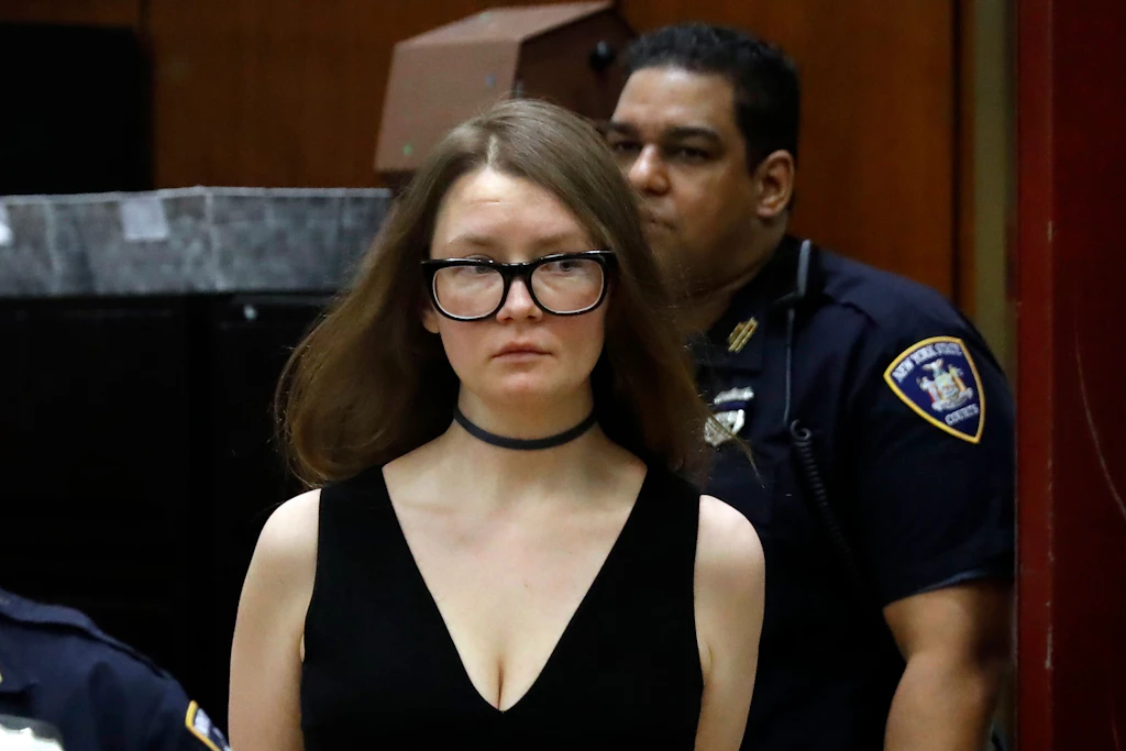Anna Sorokin: Deutschlands bekannteste Hochstaplerin ist wieder frei!