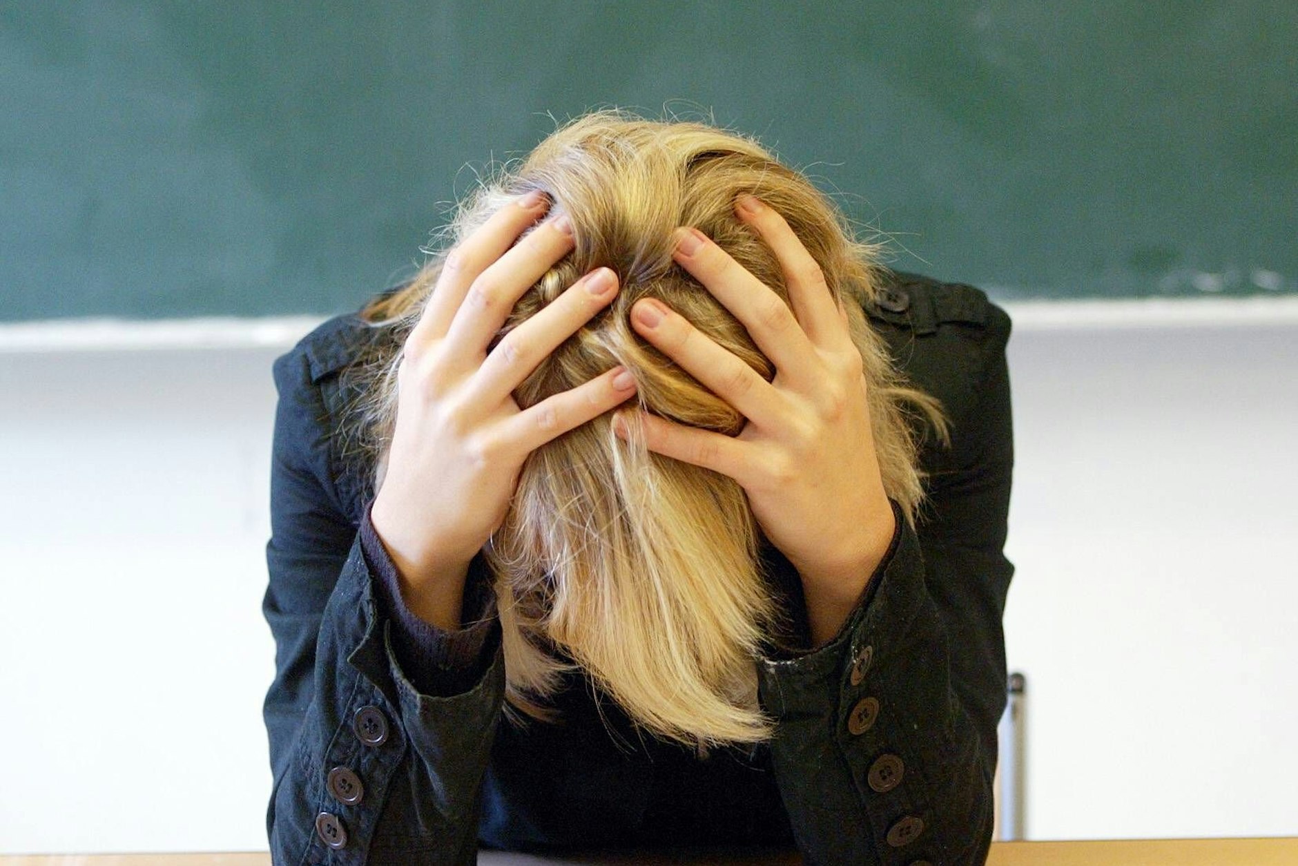 Lehrer in Berlin haben Drohschreiben von mutmaßlichen Corona-Leugnern erhalten. (Symbolbild)