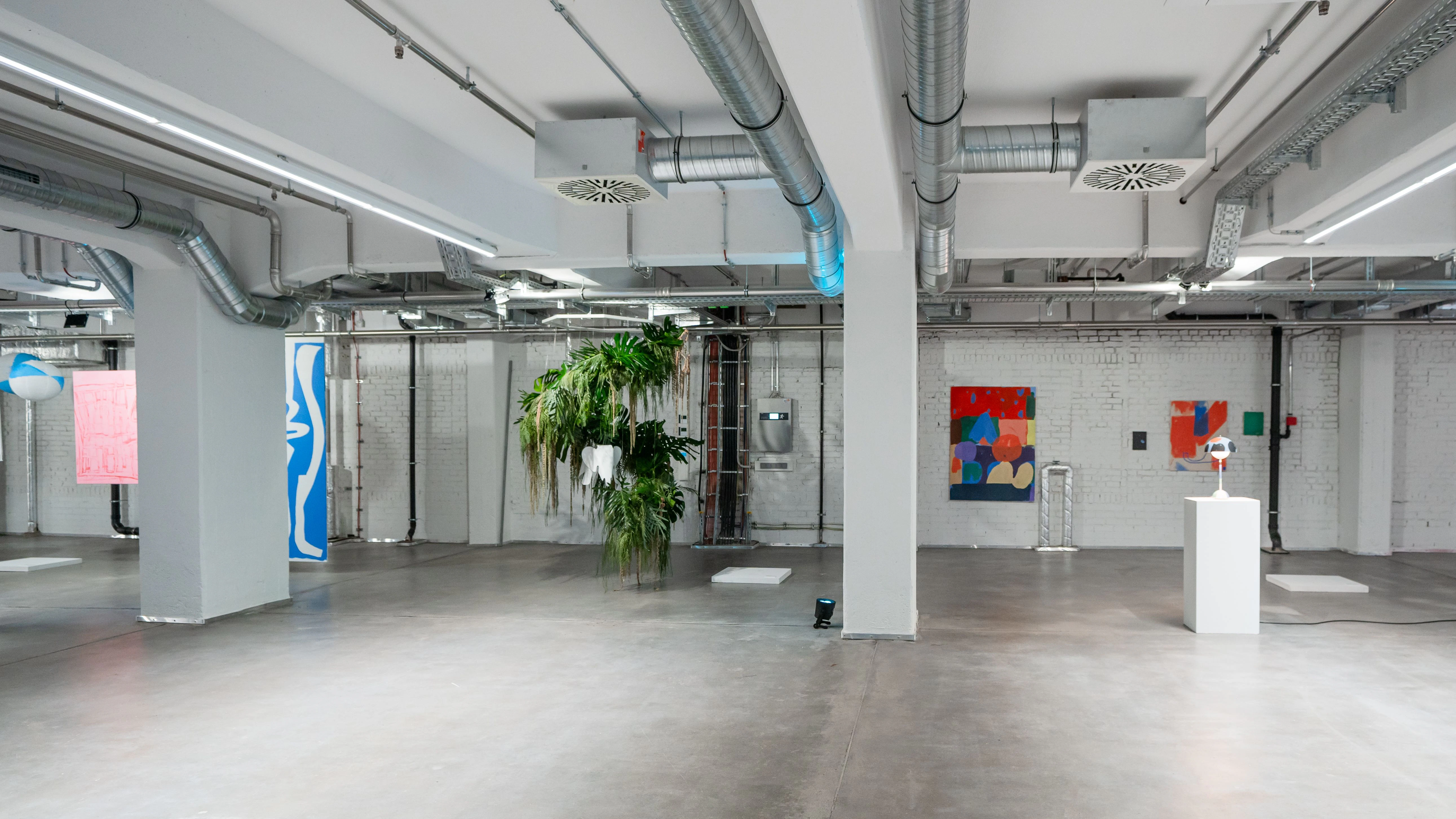 Kunst trifft Interior Design: Auf 9500 Quadratmetern und vier Stockwerken zeigen Künstler, Händler und Hersteller ihr Portfolio.