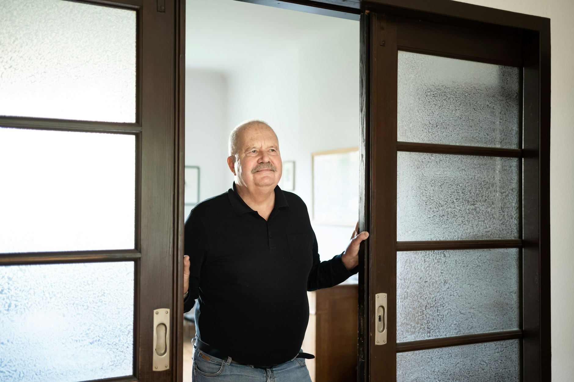 Rainer Eckert in seinem Haus in Berlin-Rahnsdorf: Sein Buch über die Aufarbeitung der DDR-Aufarbeitung sollte im August erscheinen. Dann sagte der Verlag plötzlich ab.