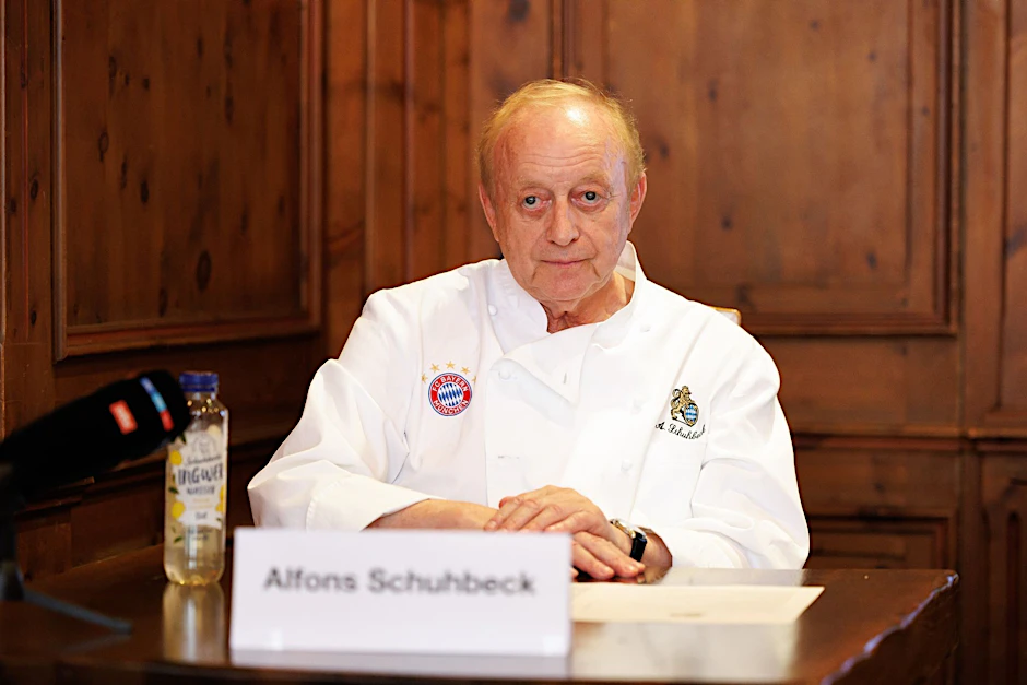 ARCHIV - Sternekoch Alfons Schuhbeck wird Steuerhinterziehung vorgeworfen.  
